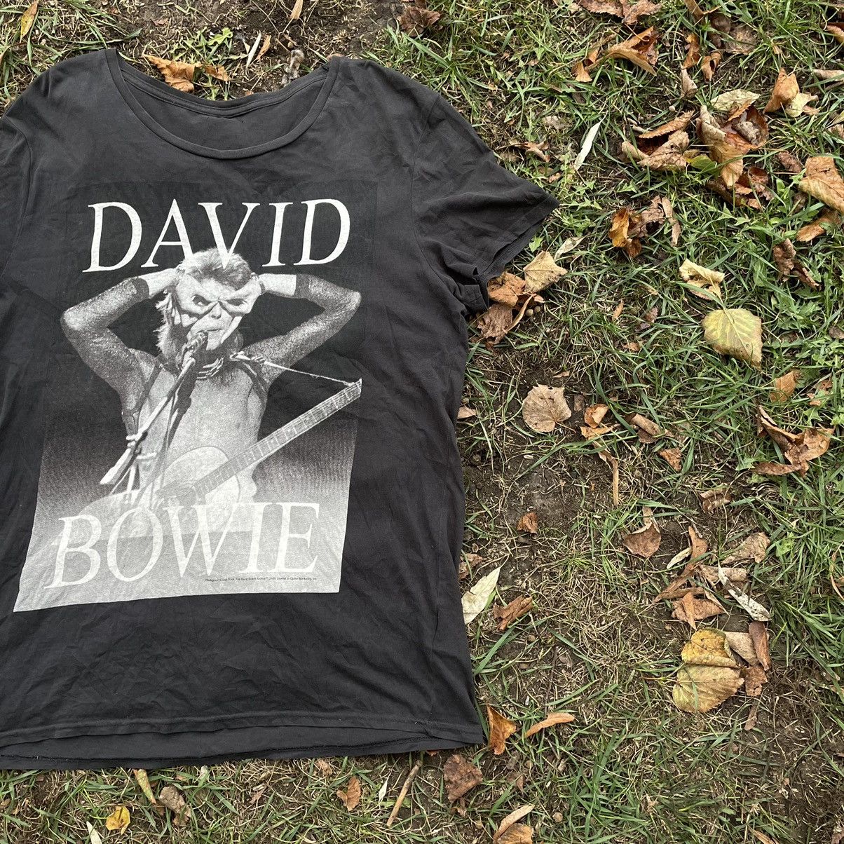 Vintage Vintage Y2K David Bowie Graphic Band Tee Faded Black Slim M Size US M / EU 48-50 / 2 - 2 Thumbnail