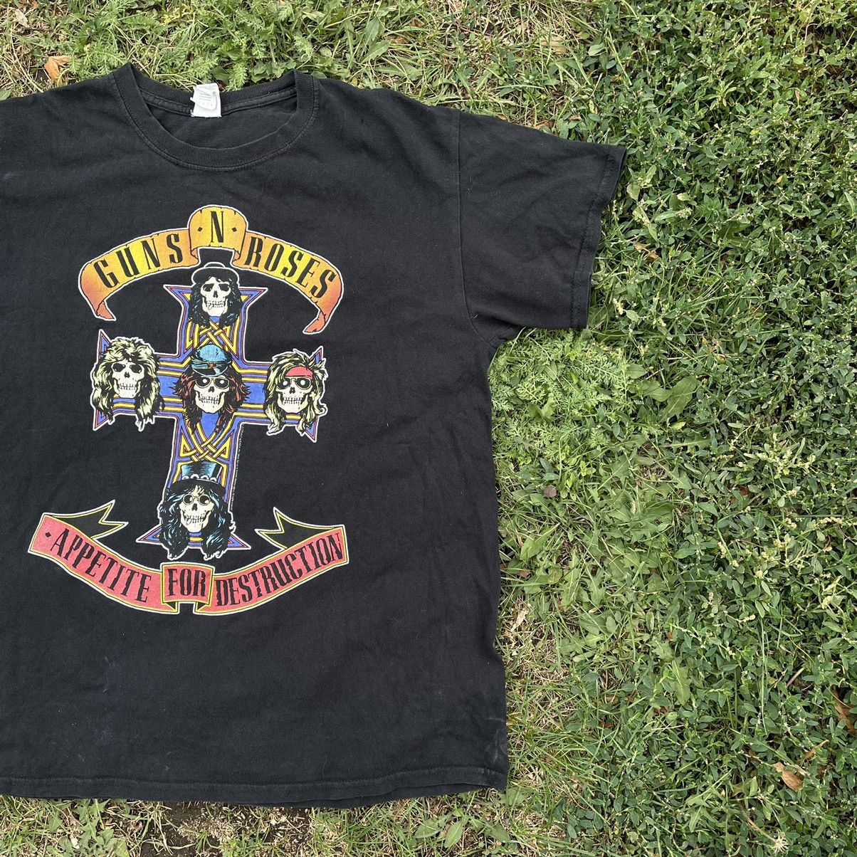 Vintage Vintage 90s Guns N Roses Band Tee Sun Faded Grunge Baggy L Size US L / EU 52-54 / 3 - 3 Thumbnail