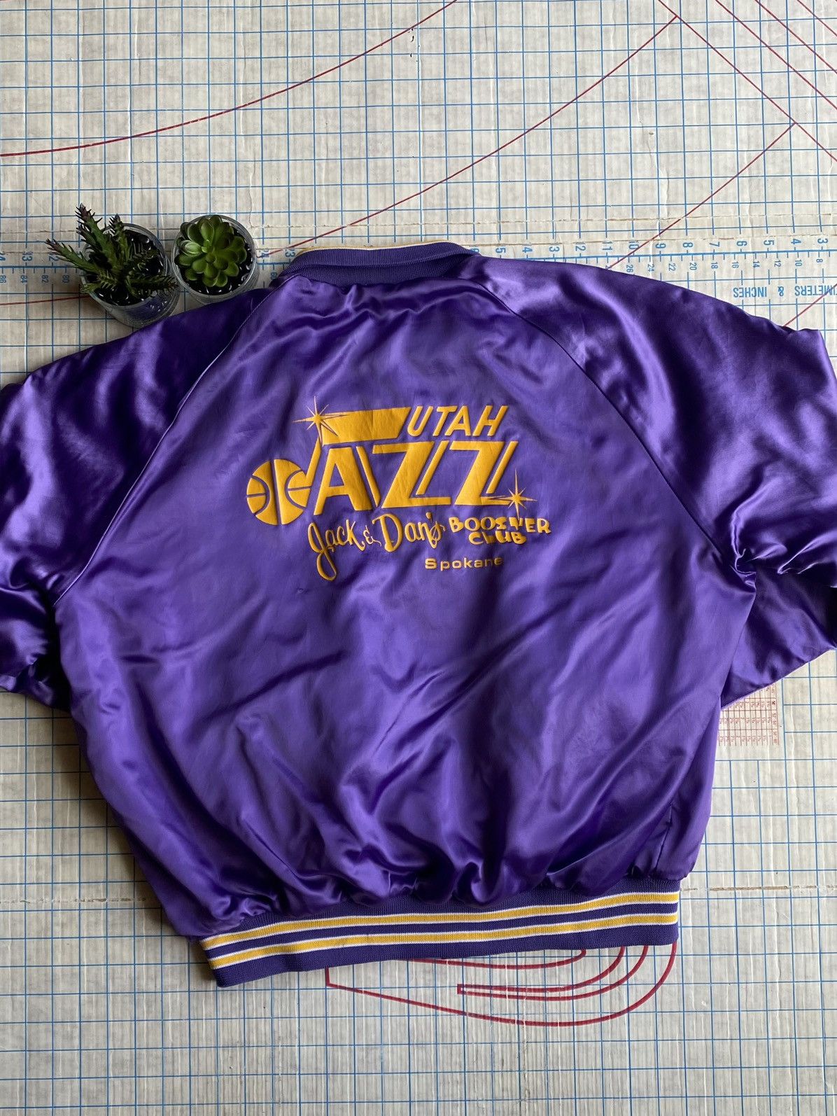 NBA × Vintage Vintage Utah Jazz Boosters Club Purple Satin Jacket Size XL Size US XL / EU 56 / 4 - 1 Thumbnail