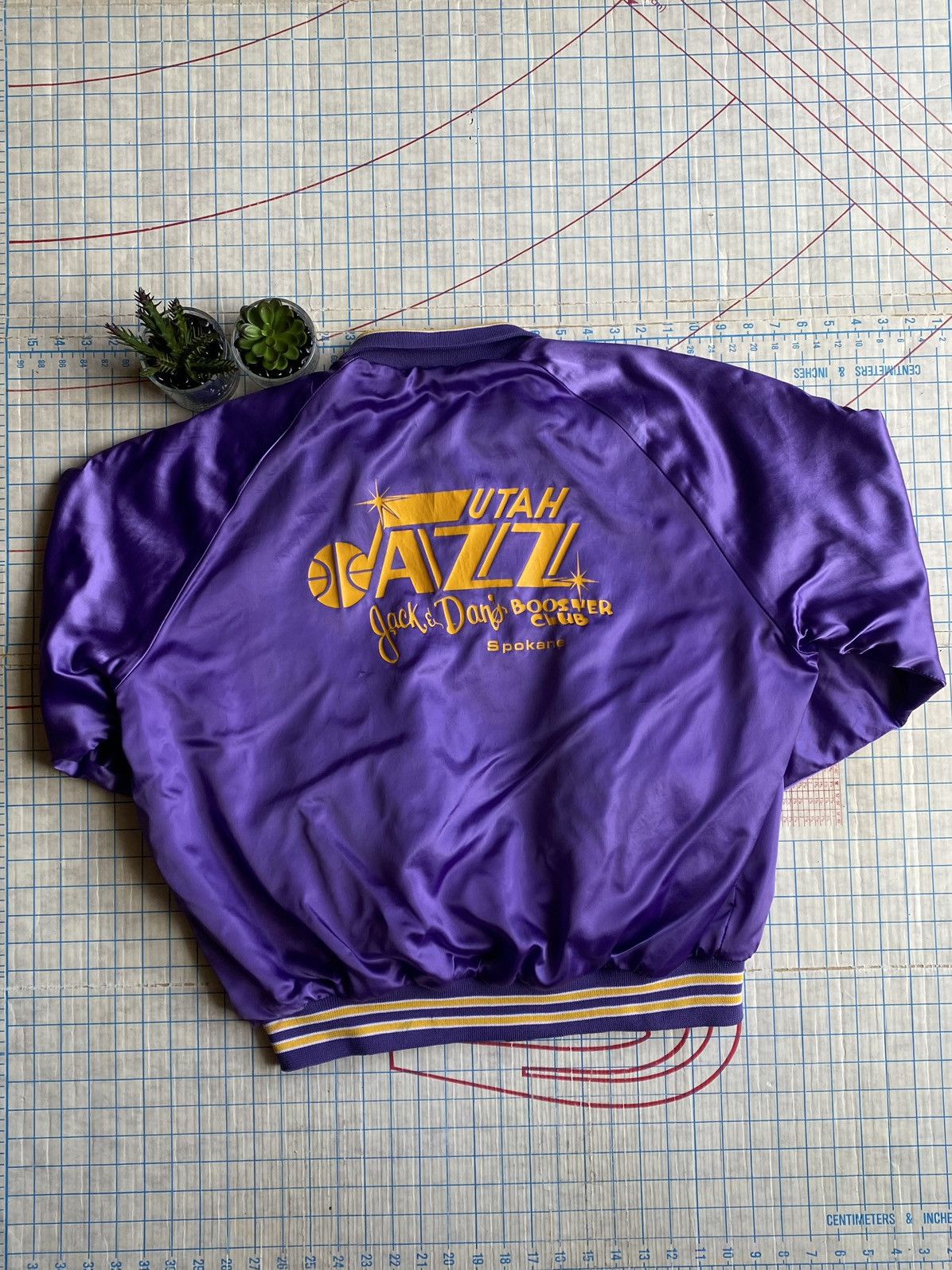 NBA × Vintage Vintage Utah Jazz Boosters Club Purple Satin Jacket Size XL Size US XL / EU 56 / 4 - 2 Thumbnail