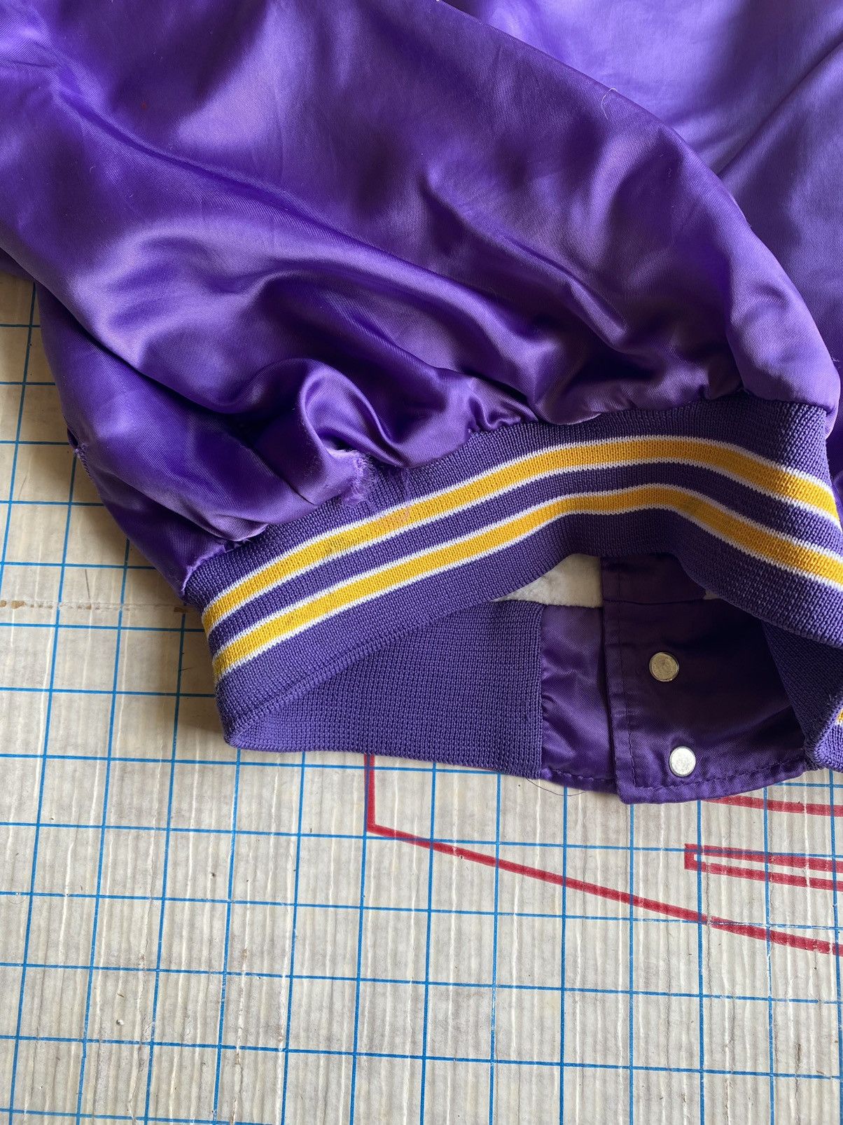 NBA × Vintage Vintage Utah Jazz Boosters Club Purple Satin Jacket Size XL Size US XL / EU 56 / 4 - 4 Thumbnail