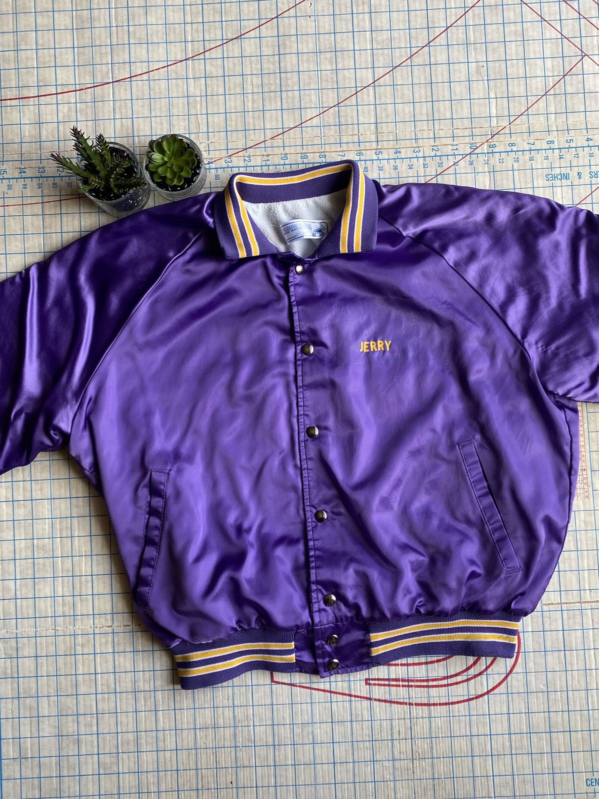 NBA × Vintage Vintage Utah Jazz Boosters Club Purple Satin Jacket Size XL Size US XL / EU 56 / 4 - 8 Thumbnail