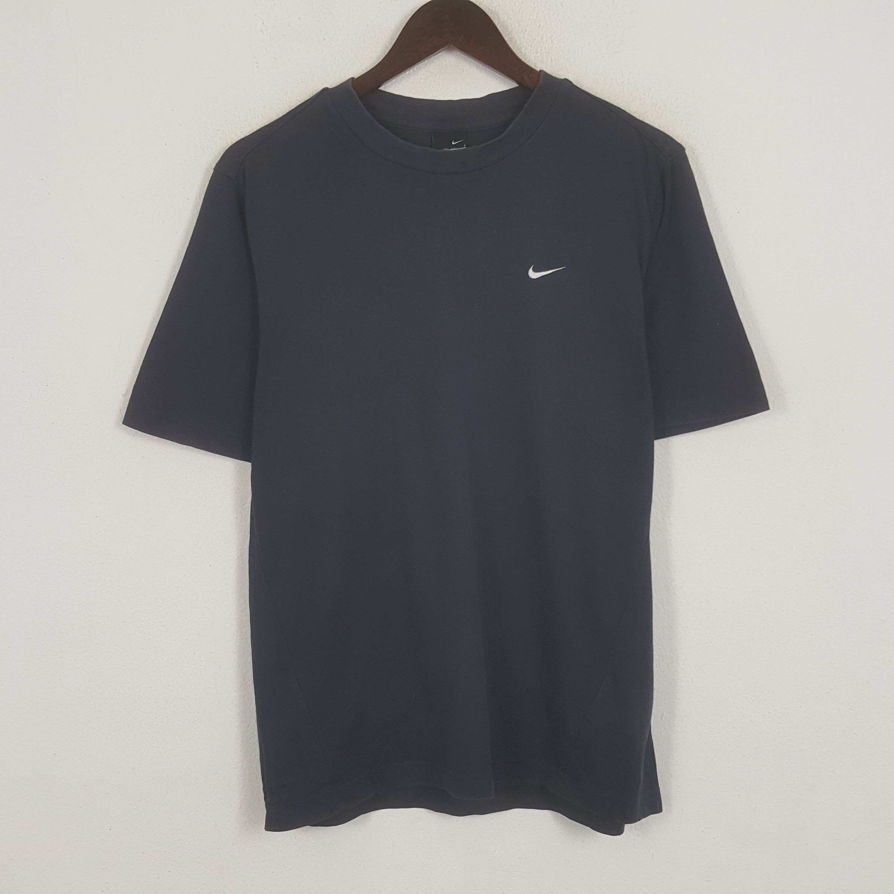 Vintage Nike Embroidery Small Logo Tshirt