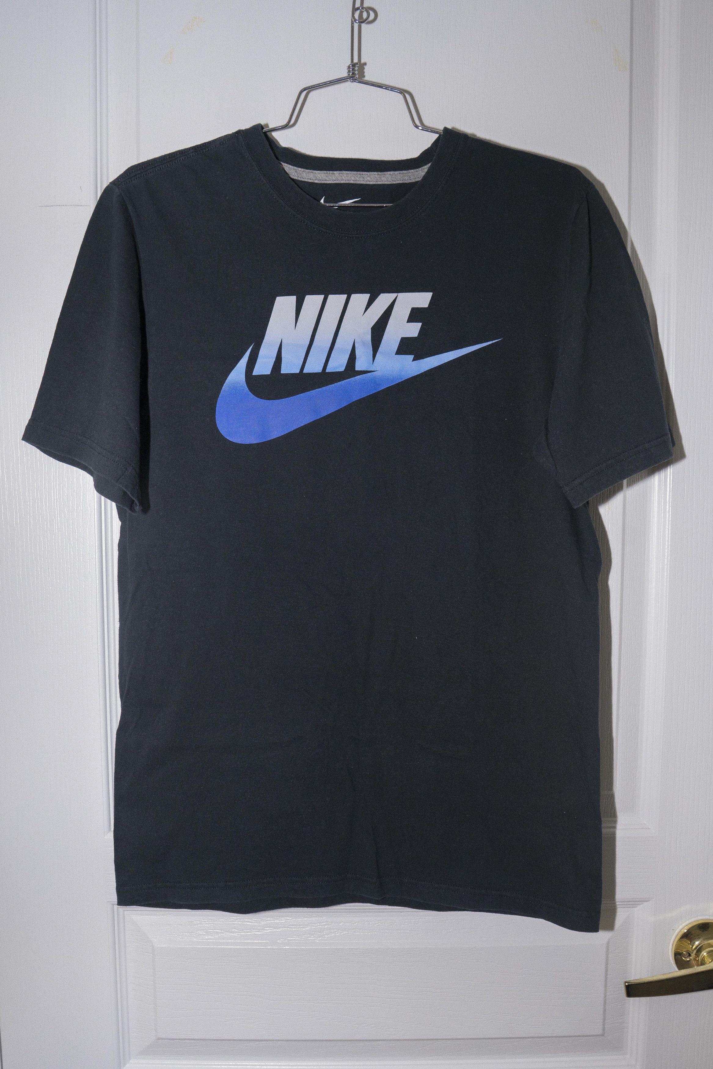 Nike Nike Gradient Futura Icon Logo Tee - Sz S Size US S / EU 44-46 / 1 - 1 Thumbnail
