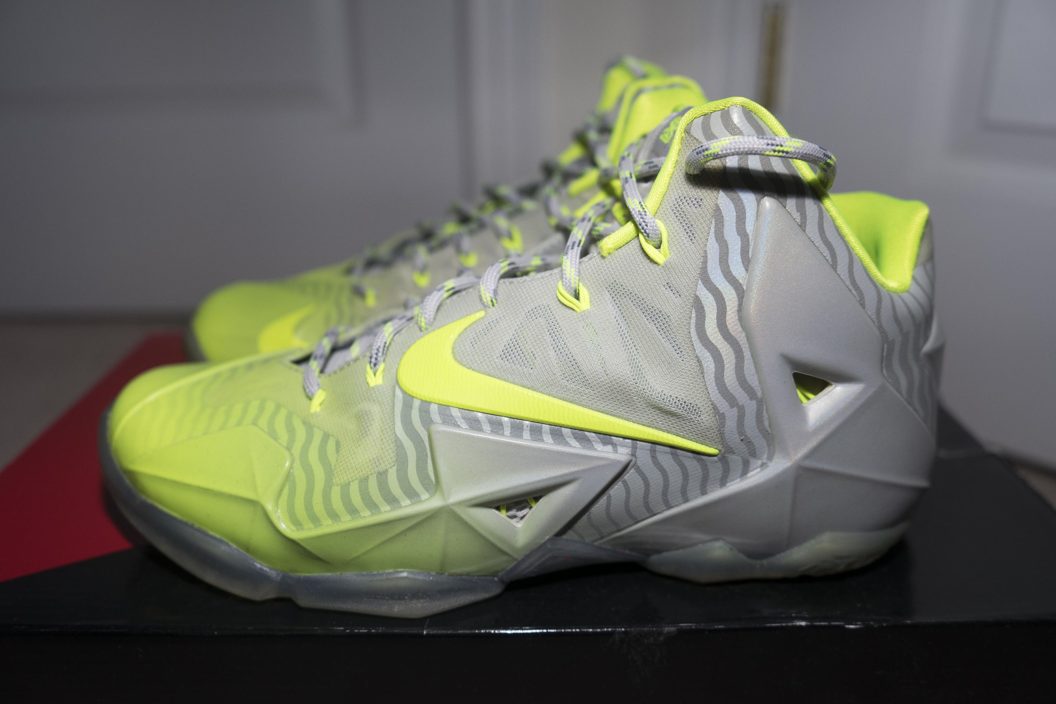 Nike Lebron XI (11) "Collection" - Volt/Grey - Sz 9.5 Size US 9.5 / EU 42-43 - 3 Thumbnail