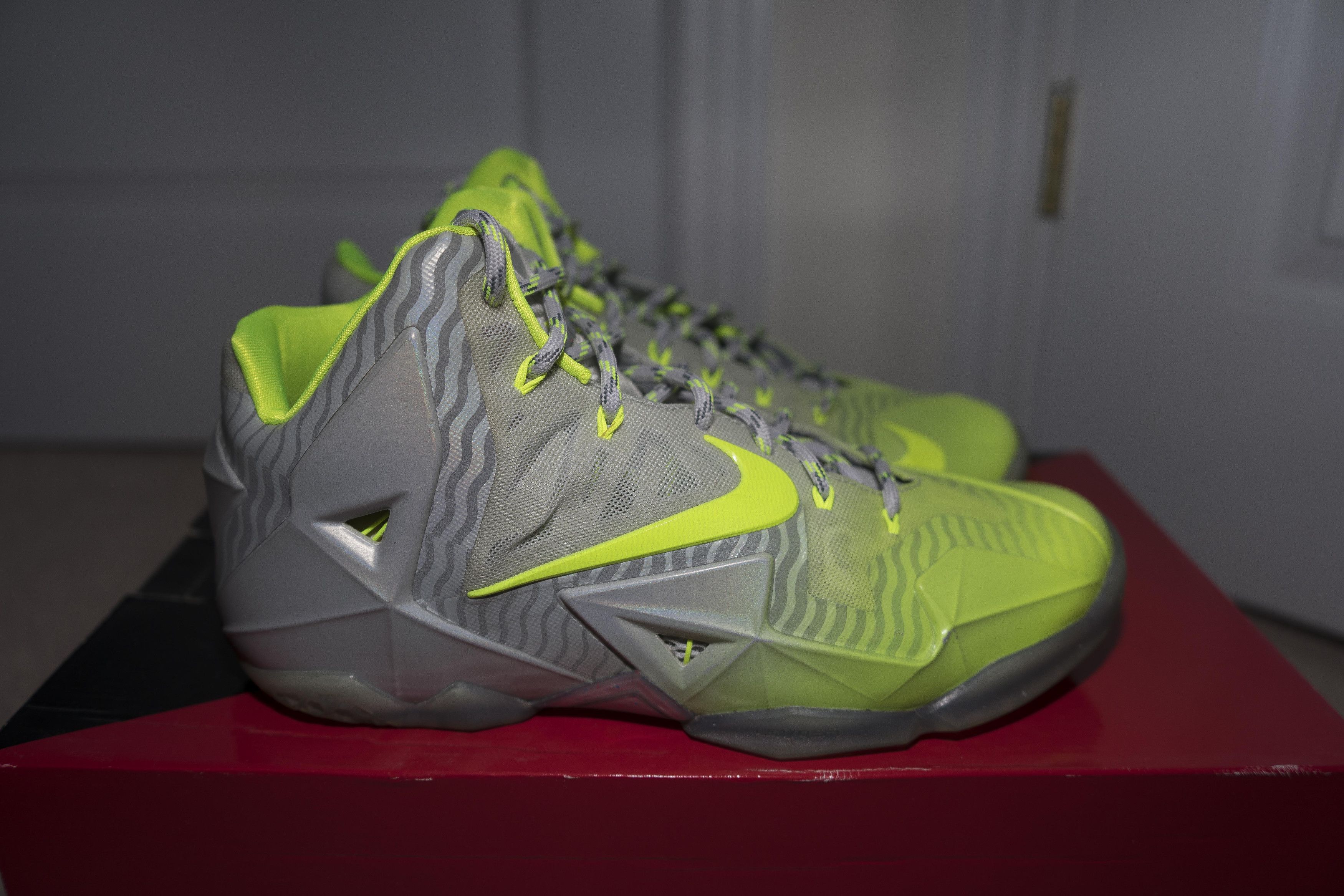 Nike Lebron XI (11) "Collection" - Volt/Grey - Sz 9.5 Size US 9.5 / EU 42-43 - 2 Thumbnail