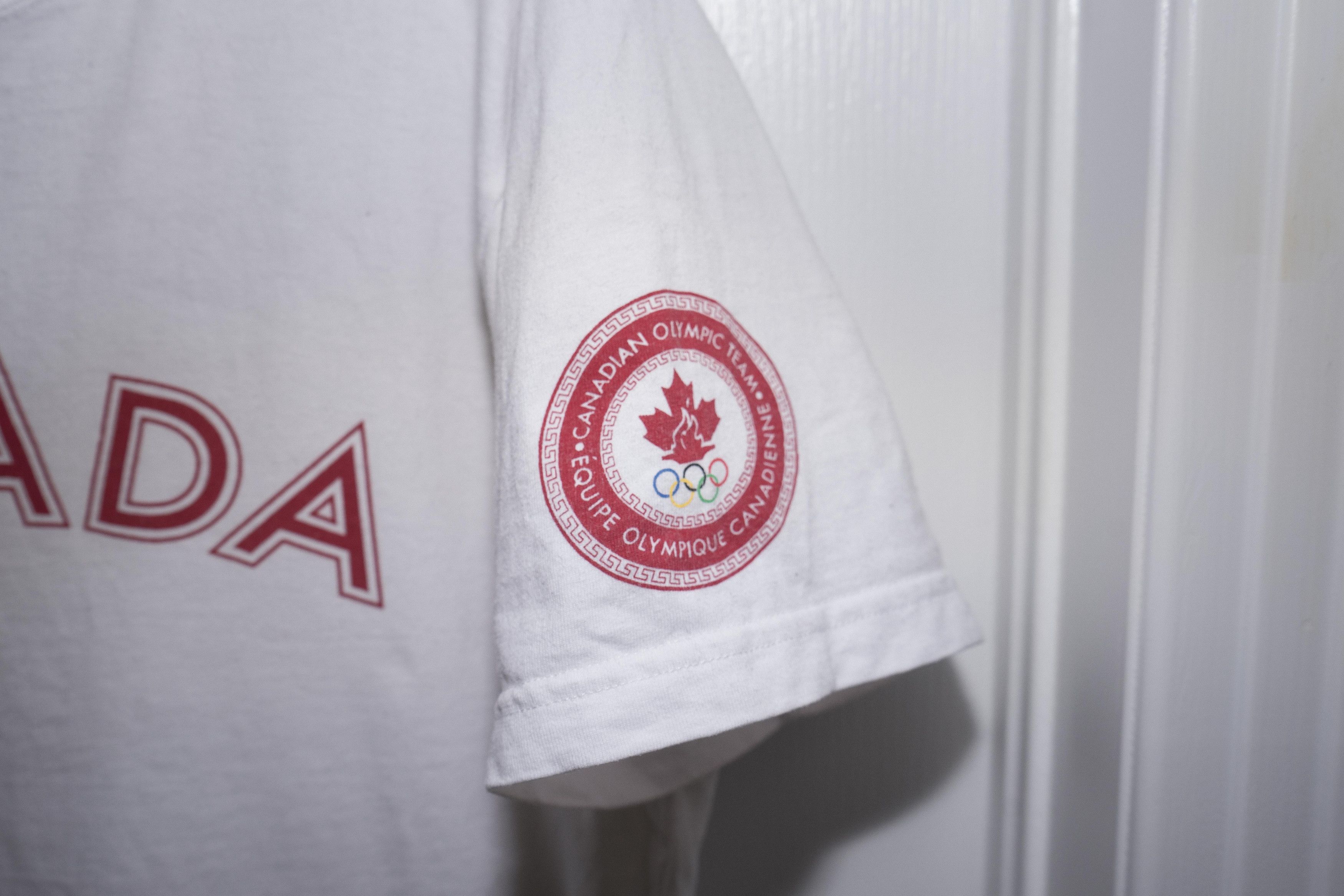 Roots 2004 Olympics Team Canada Tee - Sz L Size US L / EU 52-54 / 3 - 5 Thumbnail