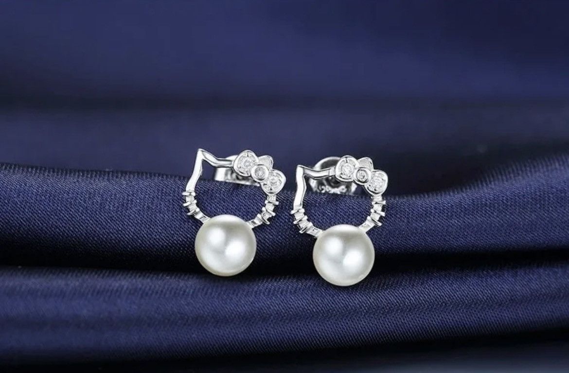 Other White Cubic Zirconia stone pearl earrings Size ONE SIZE - 1 Thumbnail