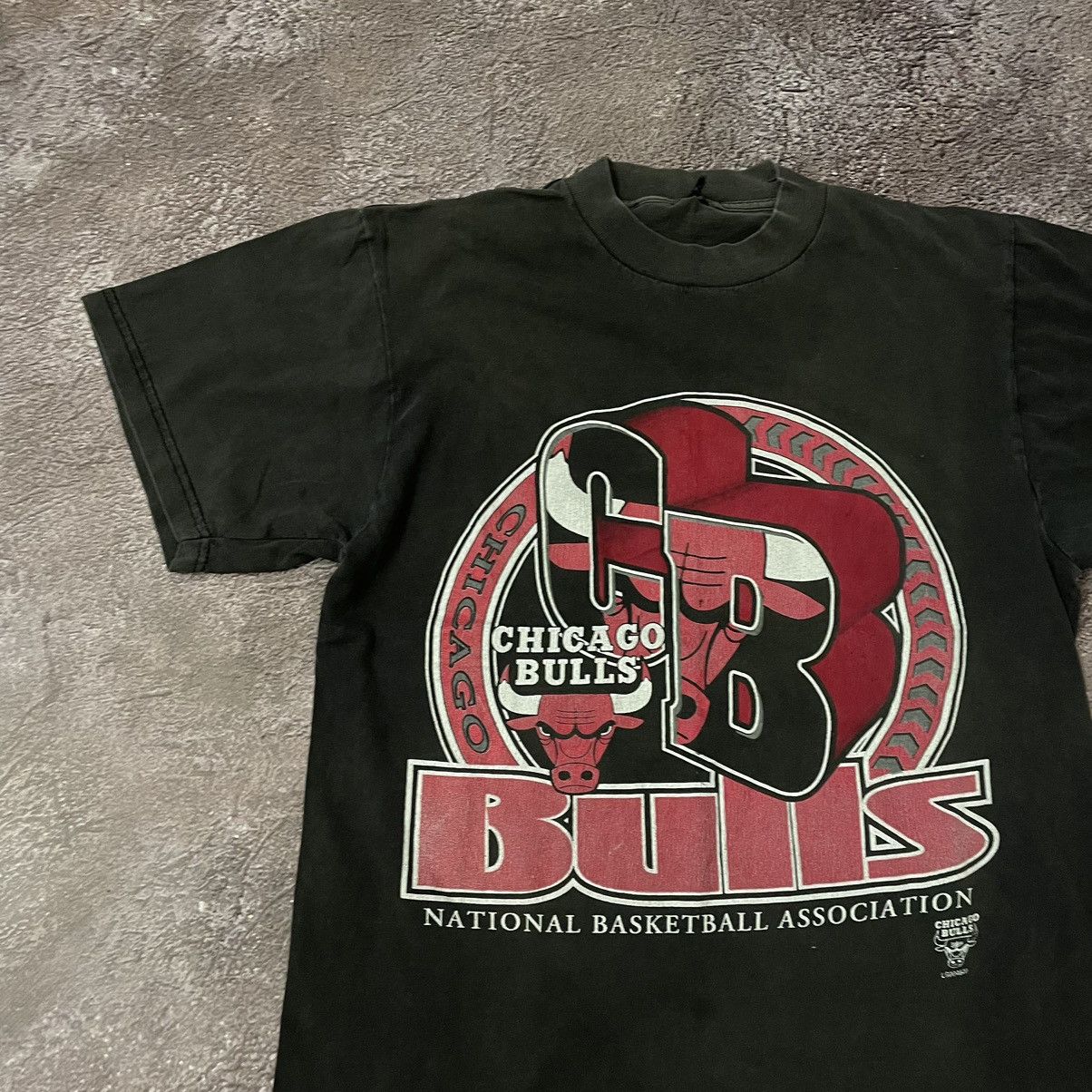 Vintage Vintage 90s Chicago Bulls Graphic Tee Streetwear Faded M Size US M / EU 48-50 / 2 - 4 Thumbnail
