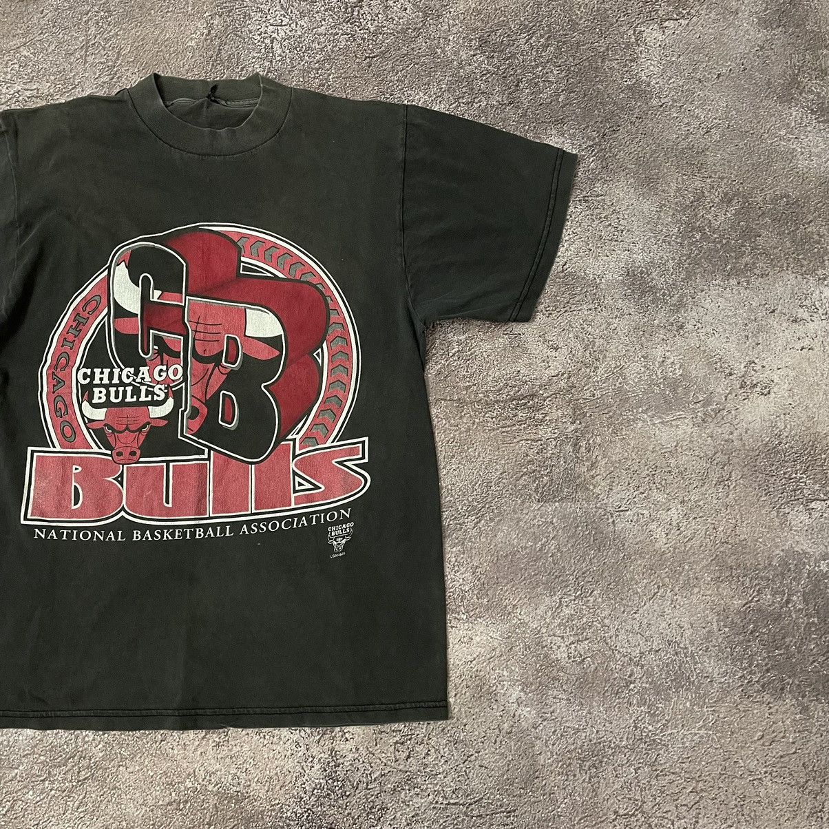 Vintage Vintage 90s Chicago Bulls Graphic Tee Streetwear Faded M Size US M / EU 48-50 / 2 - 3 Thumbnail