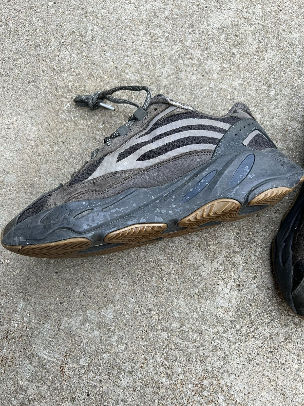 Adidas Adidas Yeezy 700 v2 Geode Size US 9 / EU 42 - 9 Thumbnail