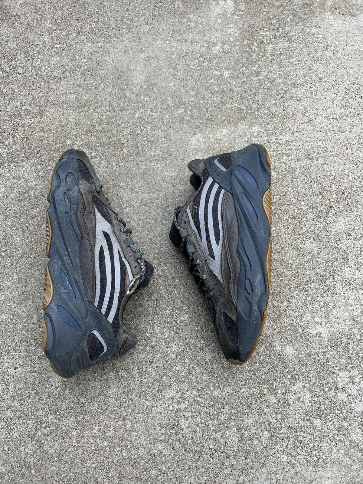 Adidas Adidas Yeezy 700 v2 Geode Size US 9 / EU 42 - 2 Thumbnail