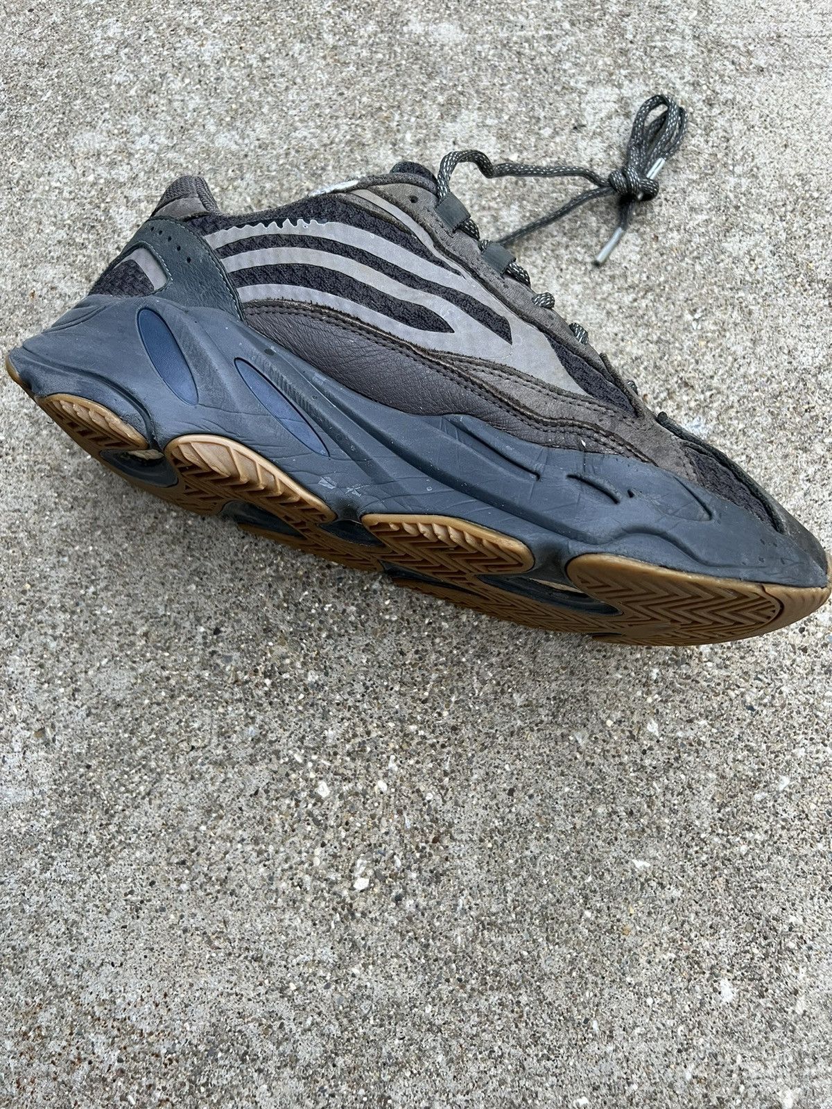 Adidas Adidas Yeezy 700 v2 Geode Size US 9 / EU 42 - 10 Thumbnail