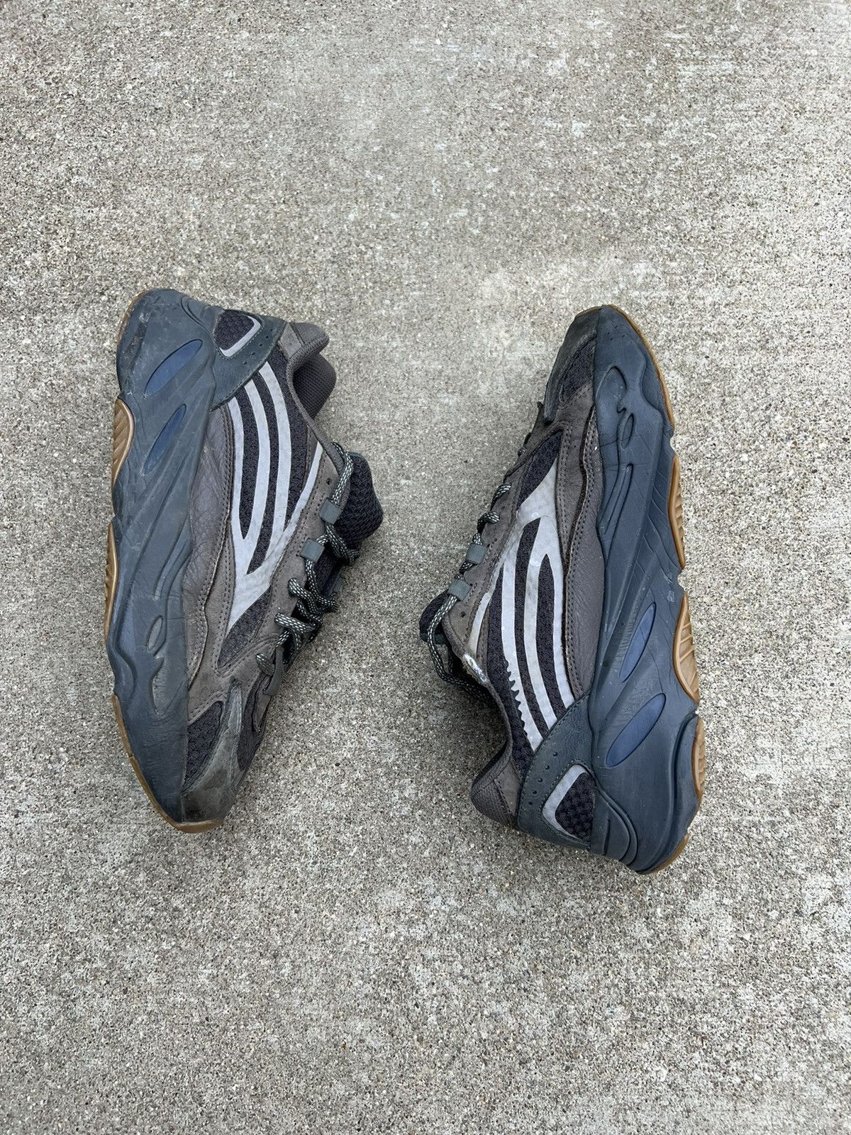 Adidas Adidas Yeezy 700 v2 Geode Size US 9 / EU 42 - 3 Thumbnail