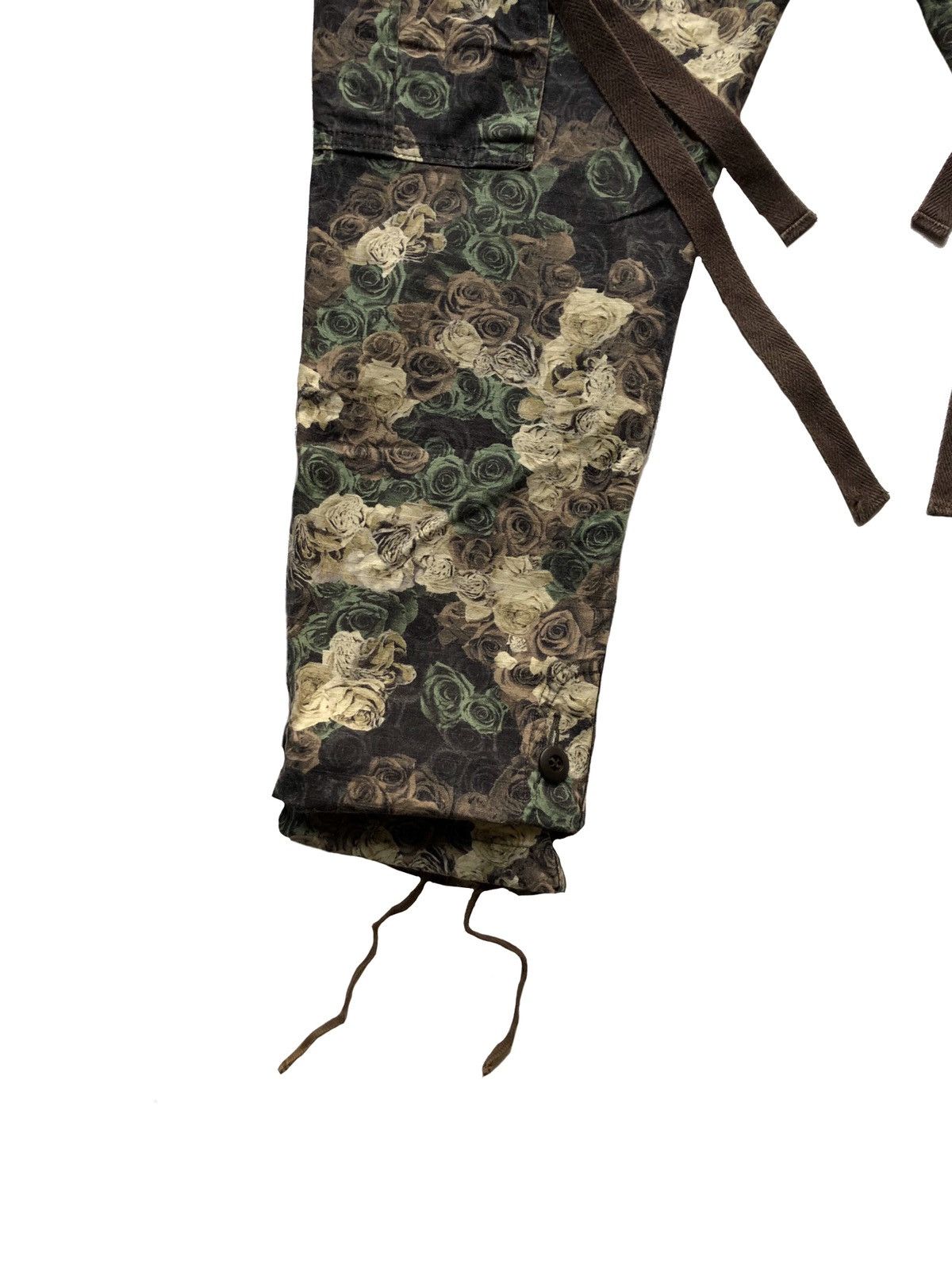 Maison MIHARA YASUHIRO SS11 MiharaYasuhiro Black Iris Rose Camo Cargo Bondage Pant Size US 29 - 12 Thumbnail