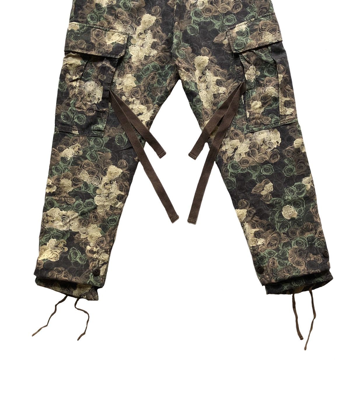 Maison MIHARA YASUHIRO SS11 MiharaYasuhiro Black Iris Rose Camo Cargo Bondage Pant Size US 29 - 11 Thumbnail
