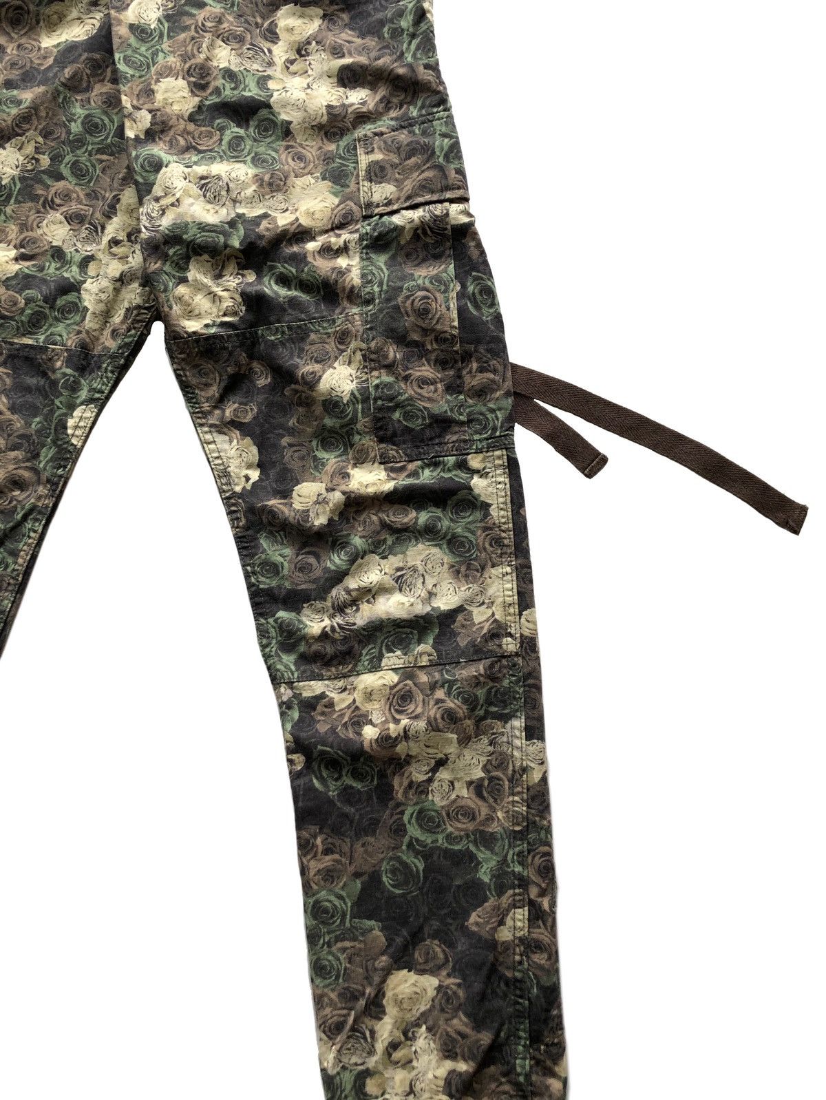 Maison MIHARA YASUHIRO SS11 MiharaYasuhiro Black Iris Rose Camo Cargo Bondage Pant Size US 29 - 6 Thumbnail