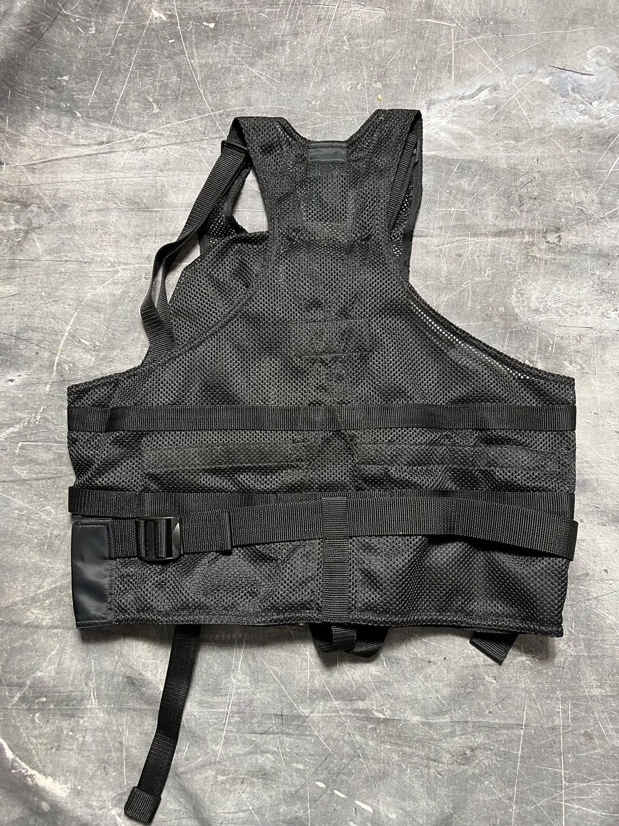 1017 ALYX 9SM 1017 ALYX 9SM TACTICAL VEST Size US L / EU 52-54 / 3 - 2 Thumbnail