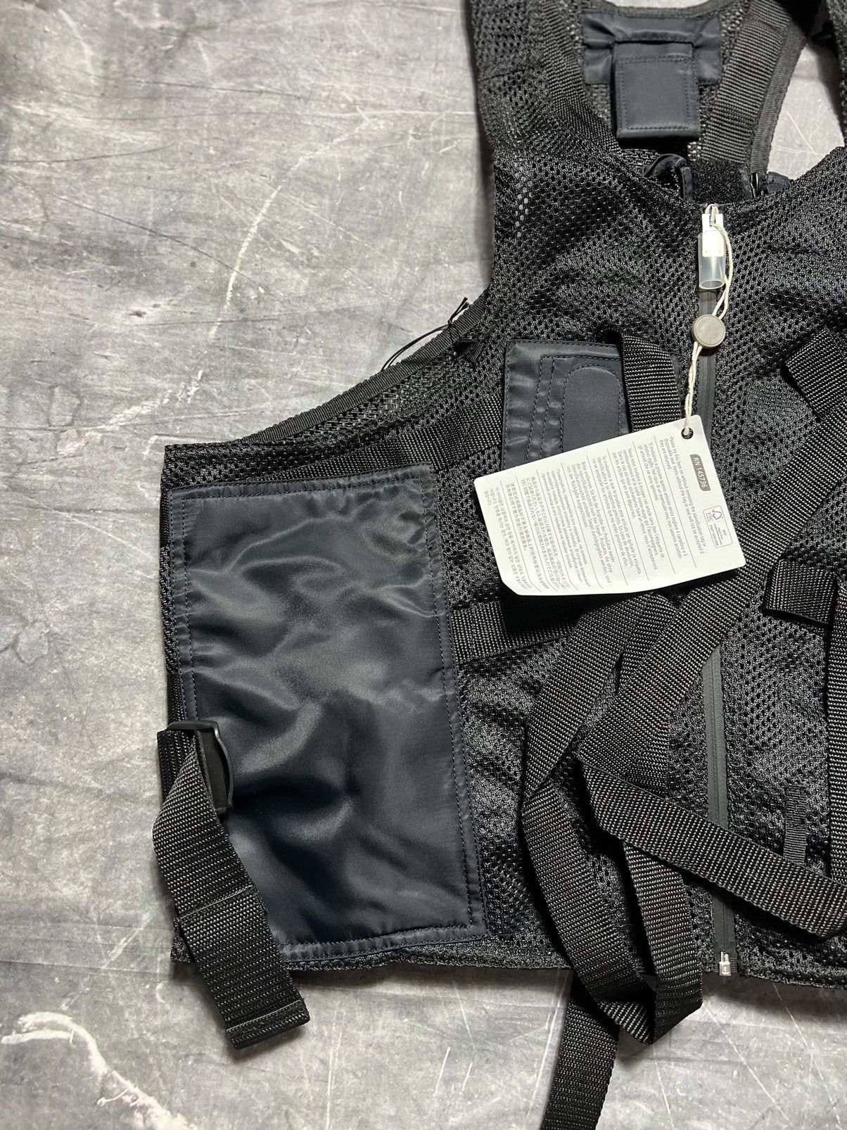 1017 ALYX 9SM 1017 ALYX 9SM TACTICAL VEST Size US L / EU 52-54 / 3 - 3 Thumbnail