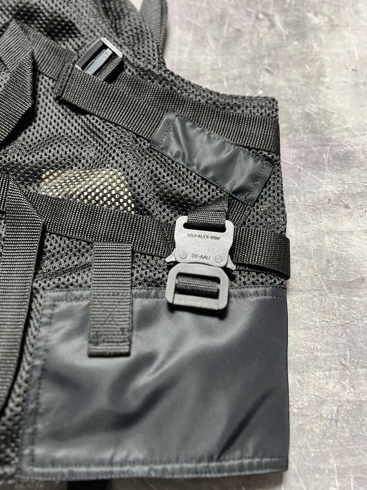 1017 ALYX 9SM 1017 ALYX 9SM TACTICAL VEST Size US L / EU 52-54 / 3 - 4 Thumbnail