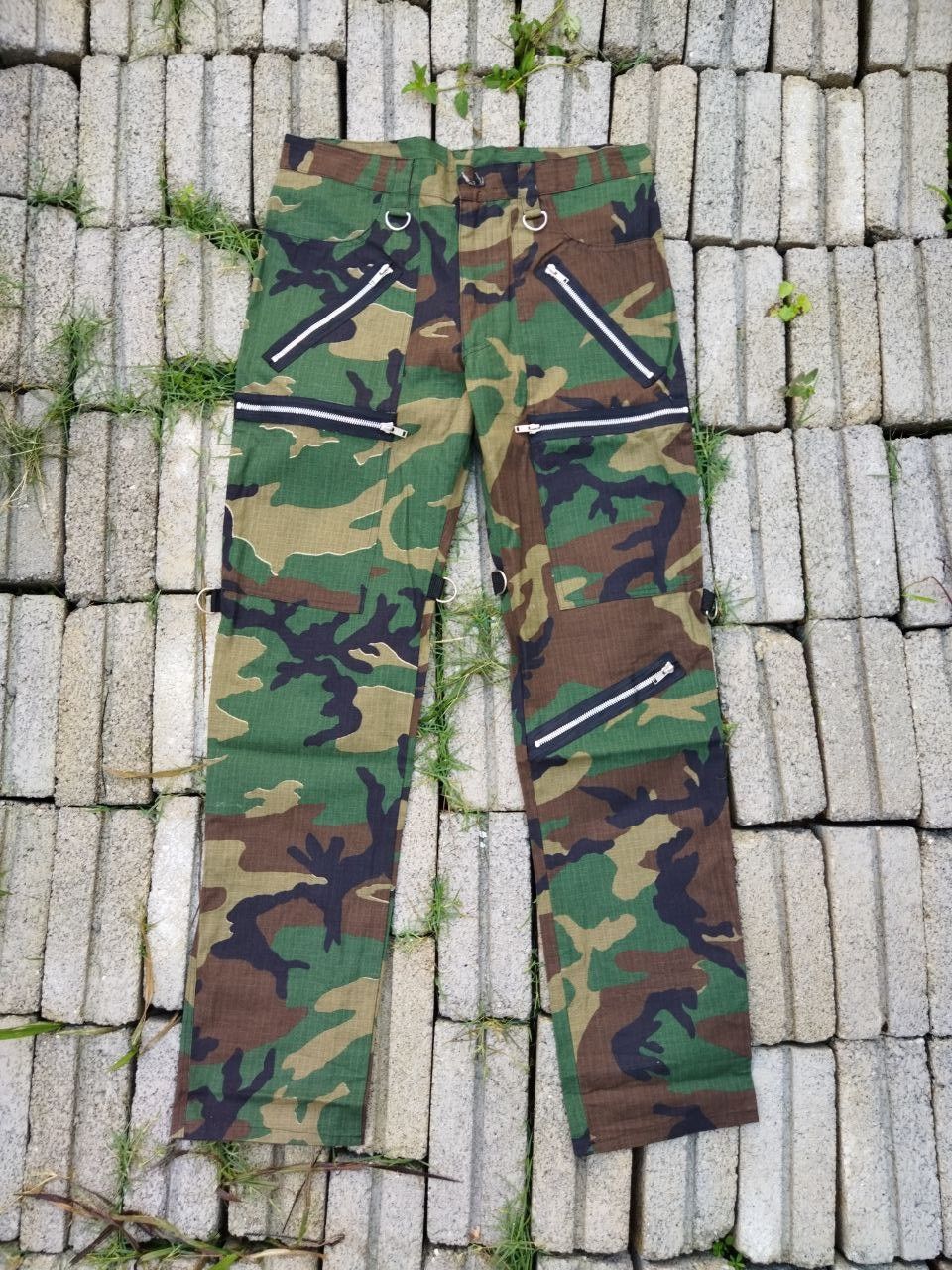 image of Vintage Nine Deep Zipper Camo Tactical Pants in Camouflage Army, Men's (Size 32)
