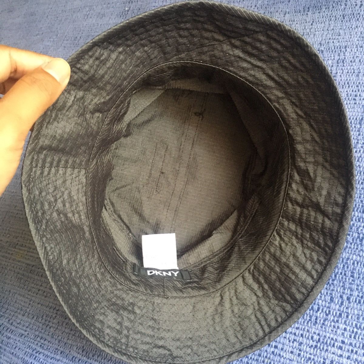 DKNY silver grey bucket hat Size ONE SIZE - 4 Thumbnail