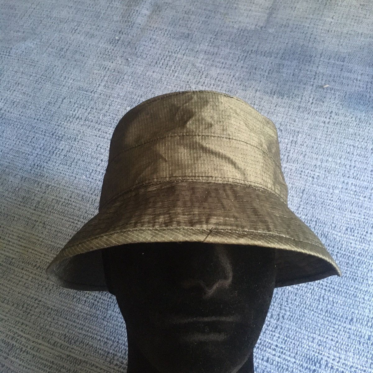 DKNY silver grey bucket hat Size ONE SIZE - 2 Thumbnail