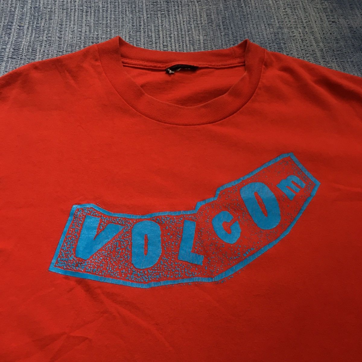 logo tee