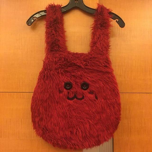 20471120 Hyoma Faux Fur Mini Bag in Red, Men's