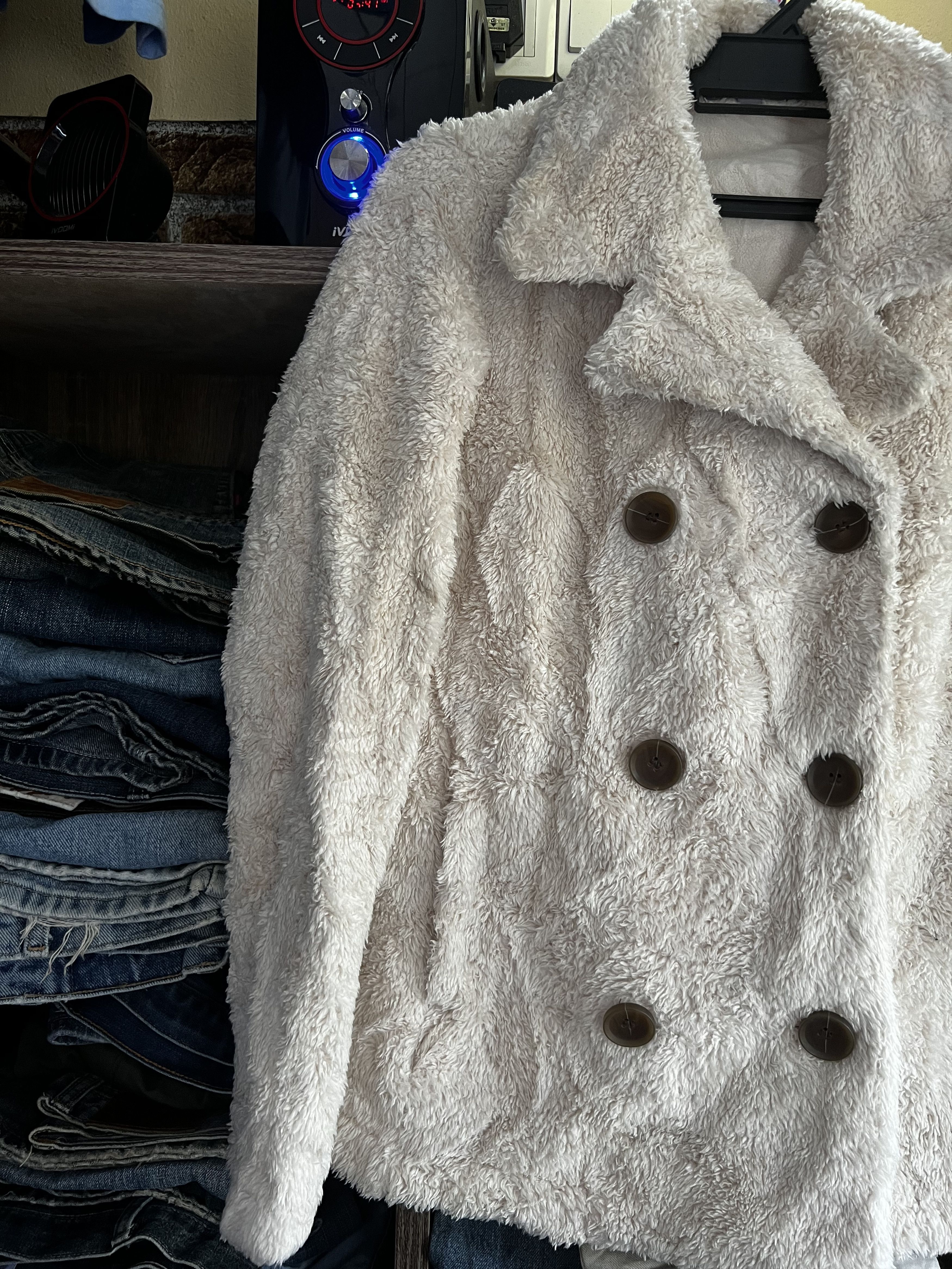 Uniqlo 🔥Uniqlo Deep Pile Faux Fur Button Jackets Size S / US 4 / IT 40 - 2 Thumbnail