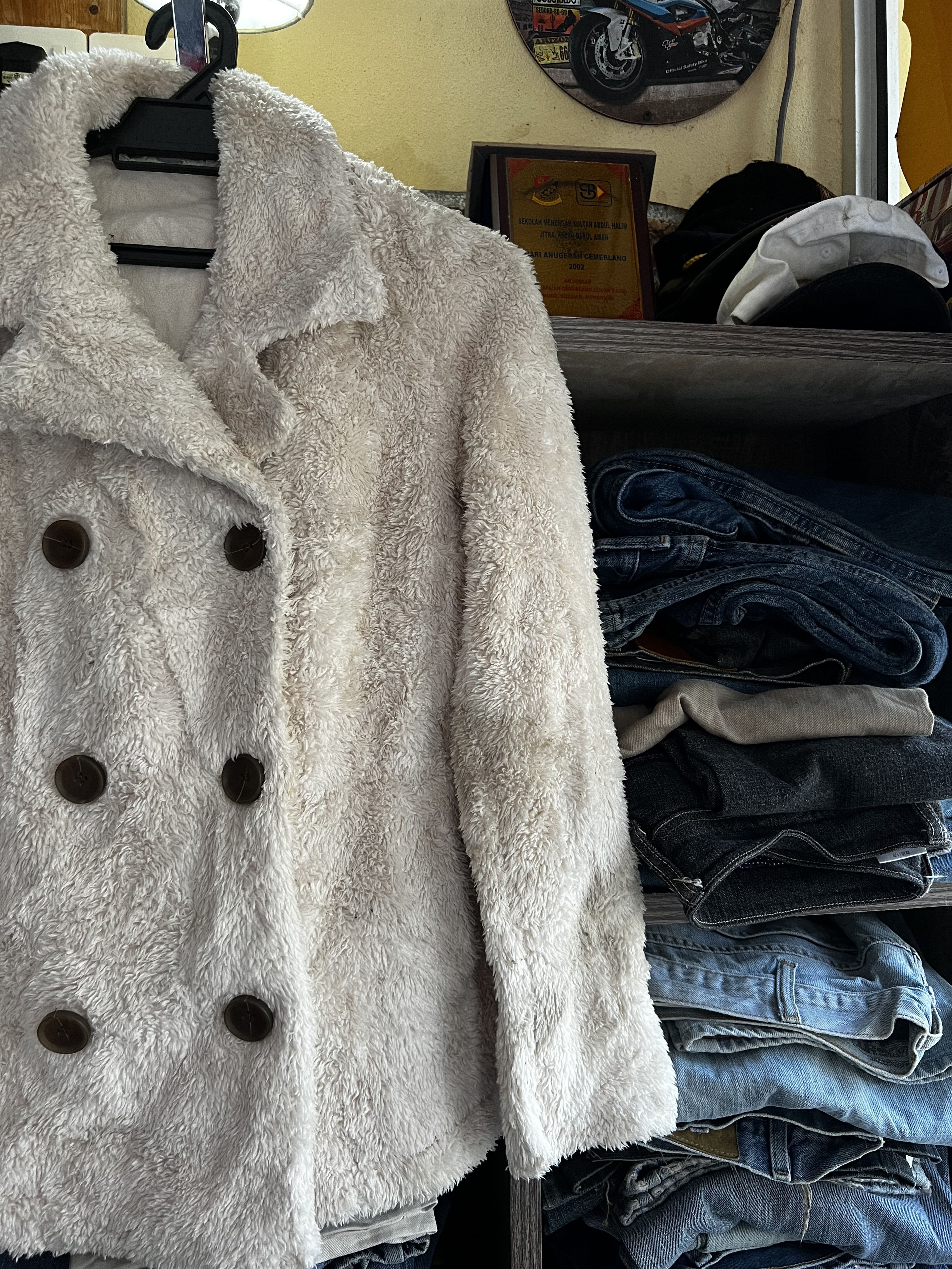 Uniqlo 🔥Uniqlo Deep Pile Faux Fur Button Jackets Size S / US 4 / IT 40 - 3 Thumbnail