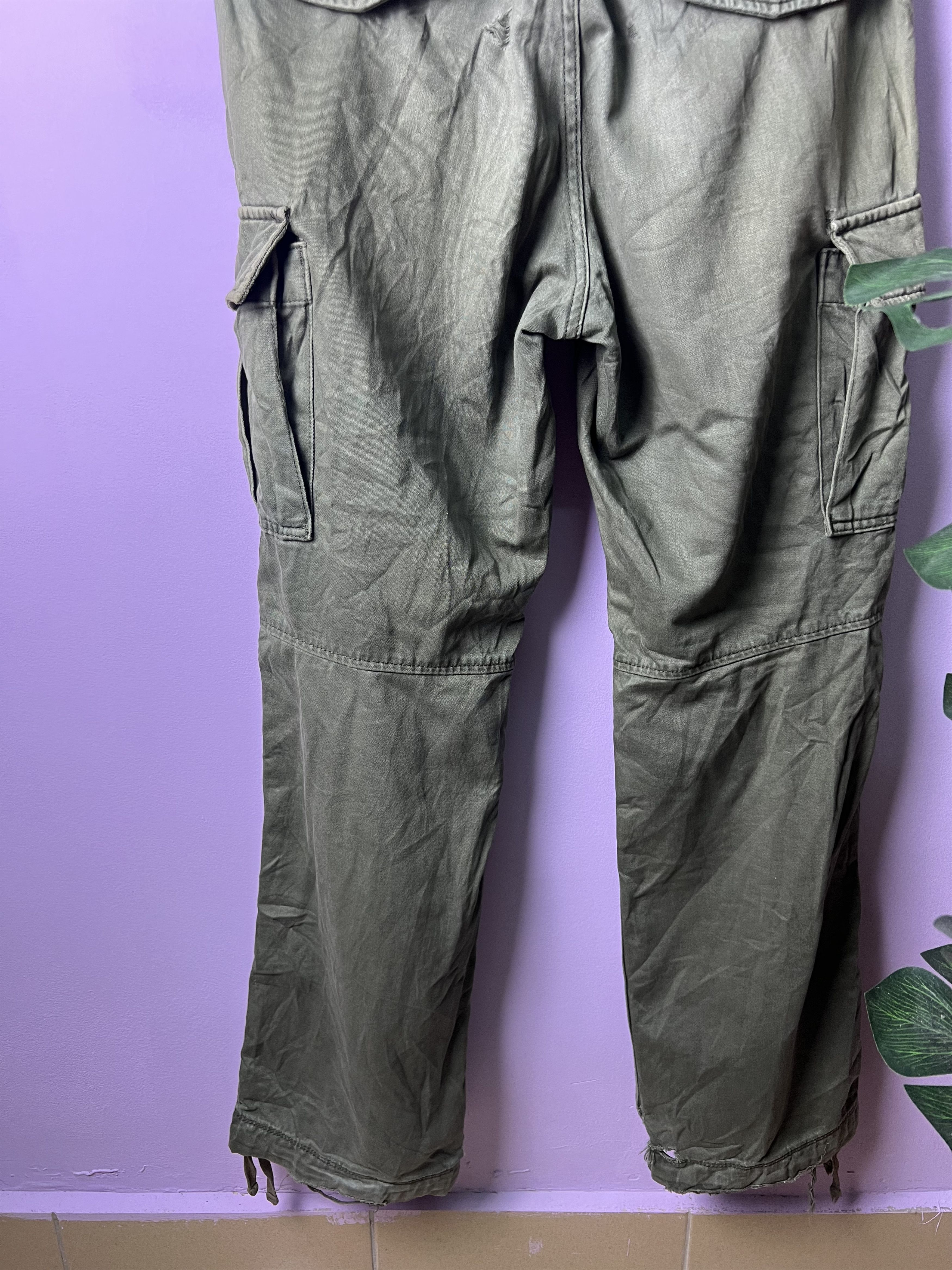 Uniqlo 🔥Distressed Faded Uniqlo Cargo Pants Size US 33 - 13 Thumbnail