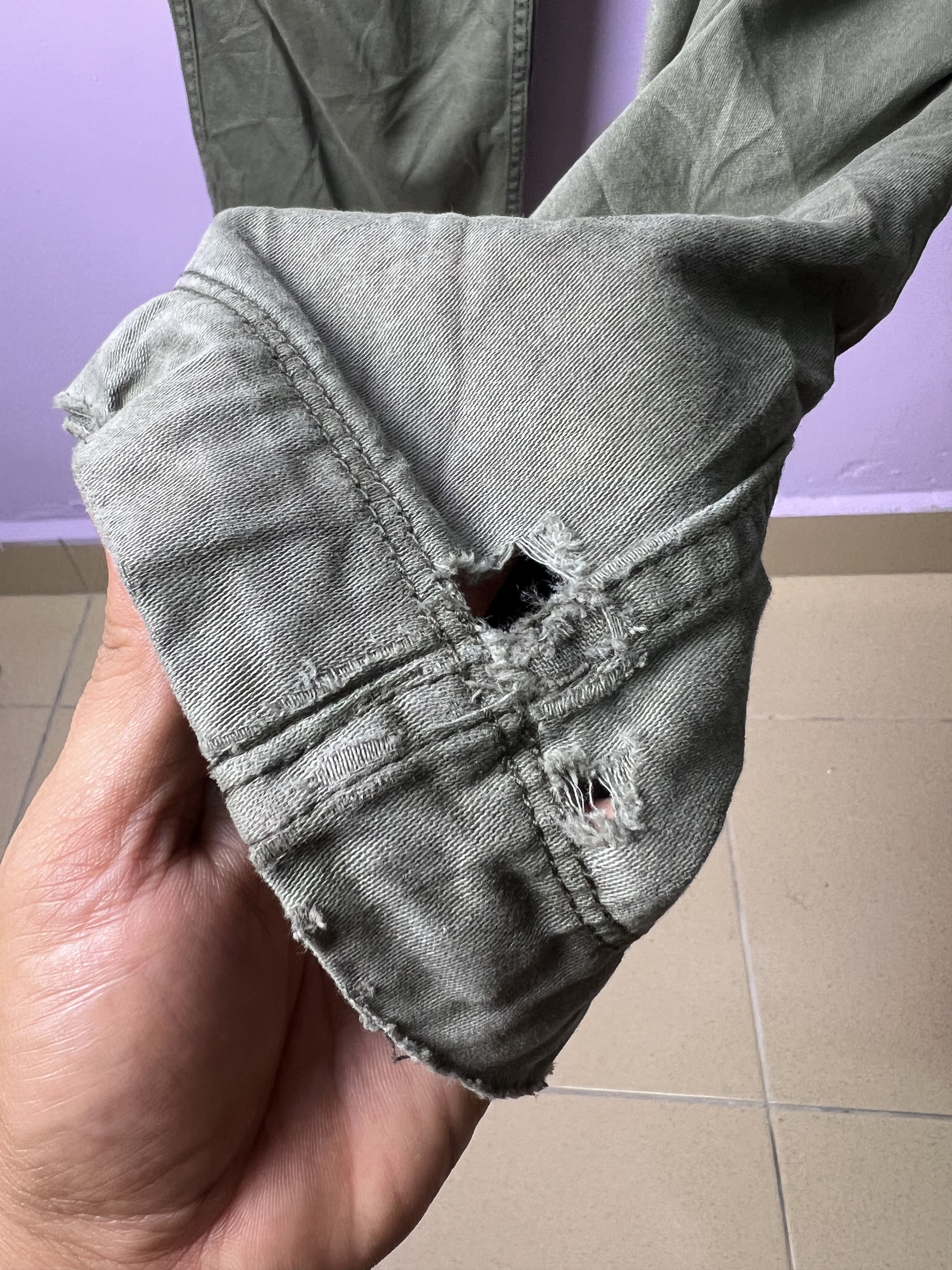 Uniqlo 🔥Distressed Faded Uniqlo Cargo Pants Size US 33 - 8 Thumbnail