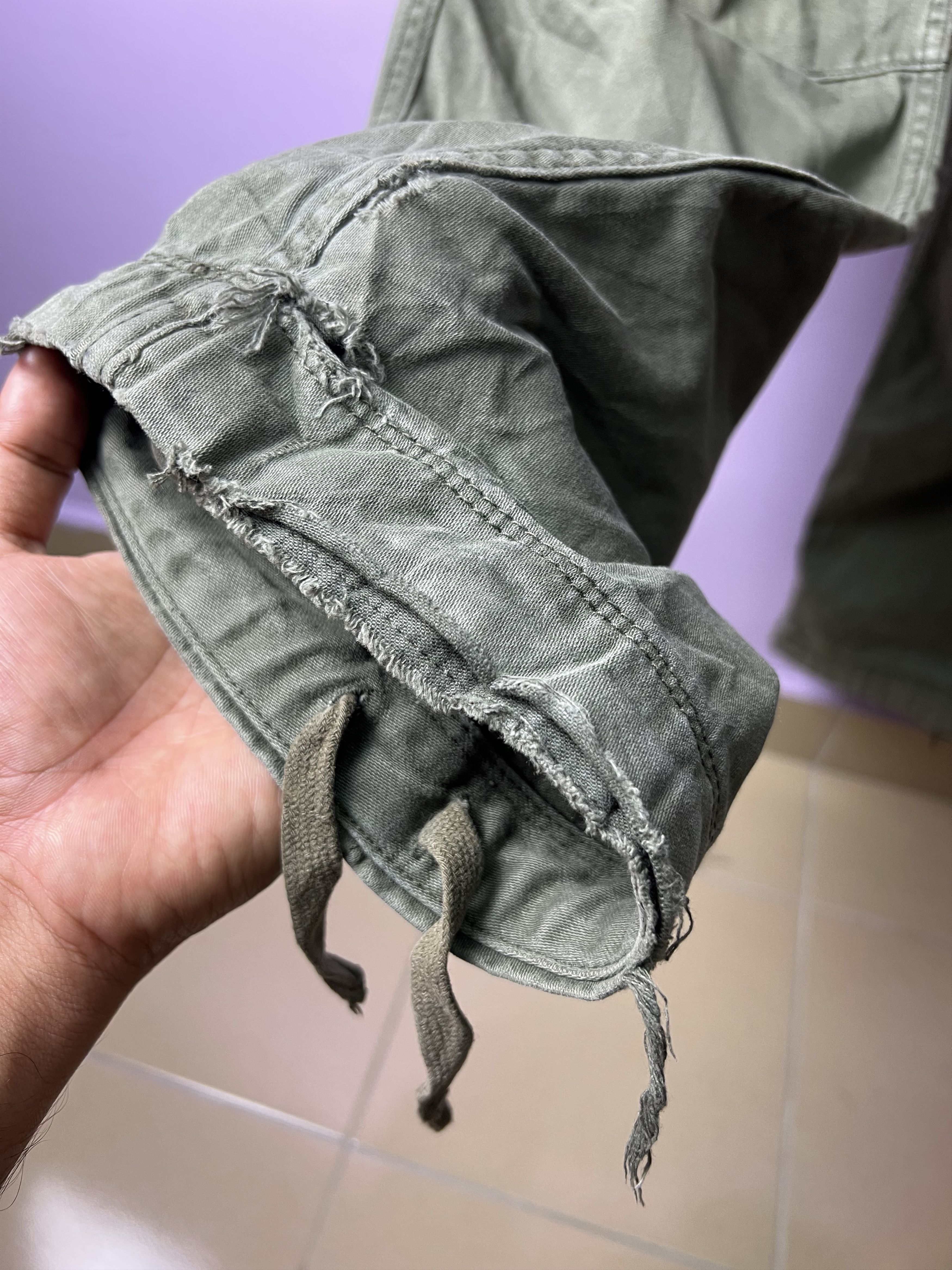 Uniqlo 🔥Distressed Faded Uniqlo Cargo Pants Size US 33 - 6 Thumbnail