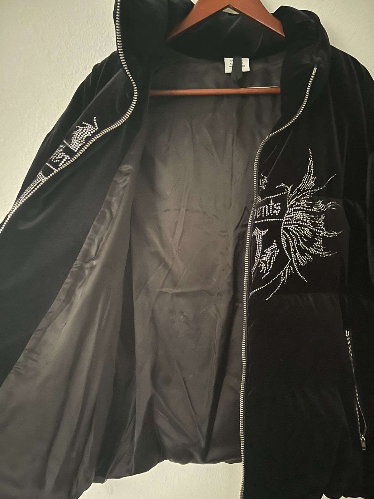 Vetements “RARE”, Oversized Down Velvet Crystal Logo Jacket Size US M / EU 48-50 / 2 - 12 Thumbnail