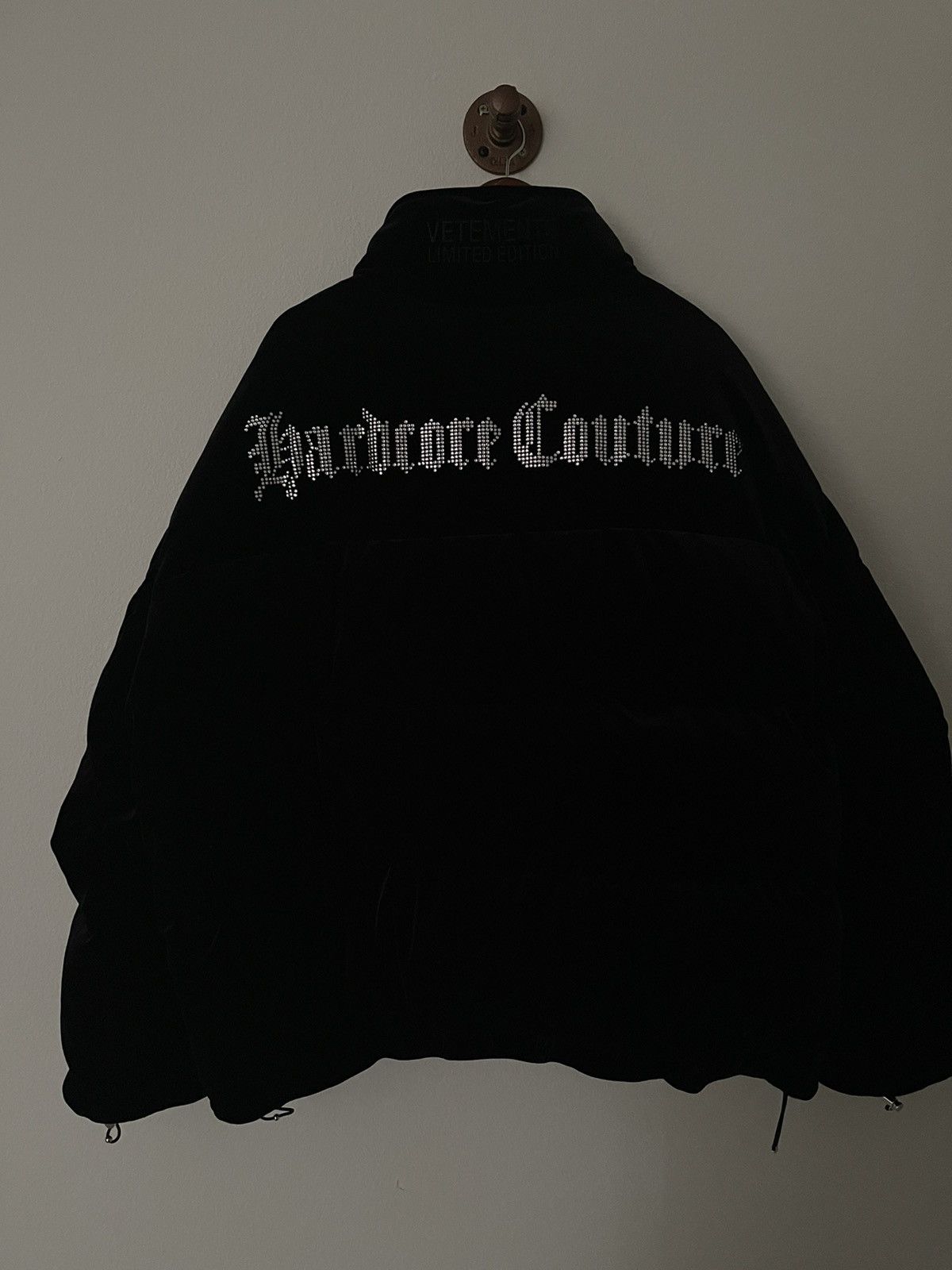 Vetements “RARE”, Oversized Down Velvet Crystal Logo Jacket Size US M / EU 48-50 / 2 - 7 Thumbnail