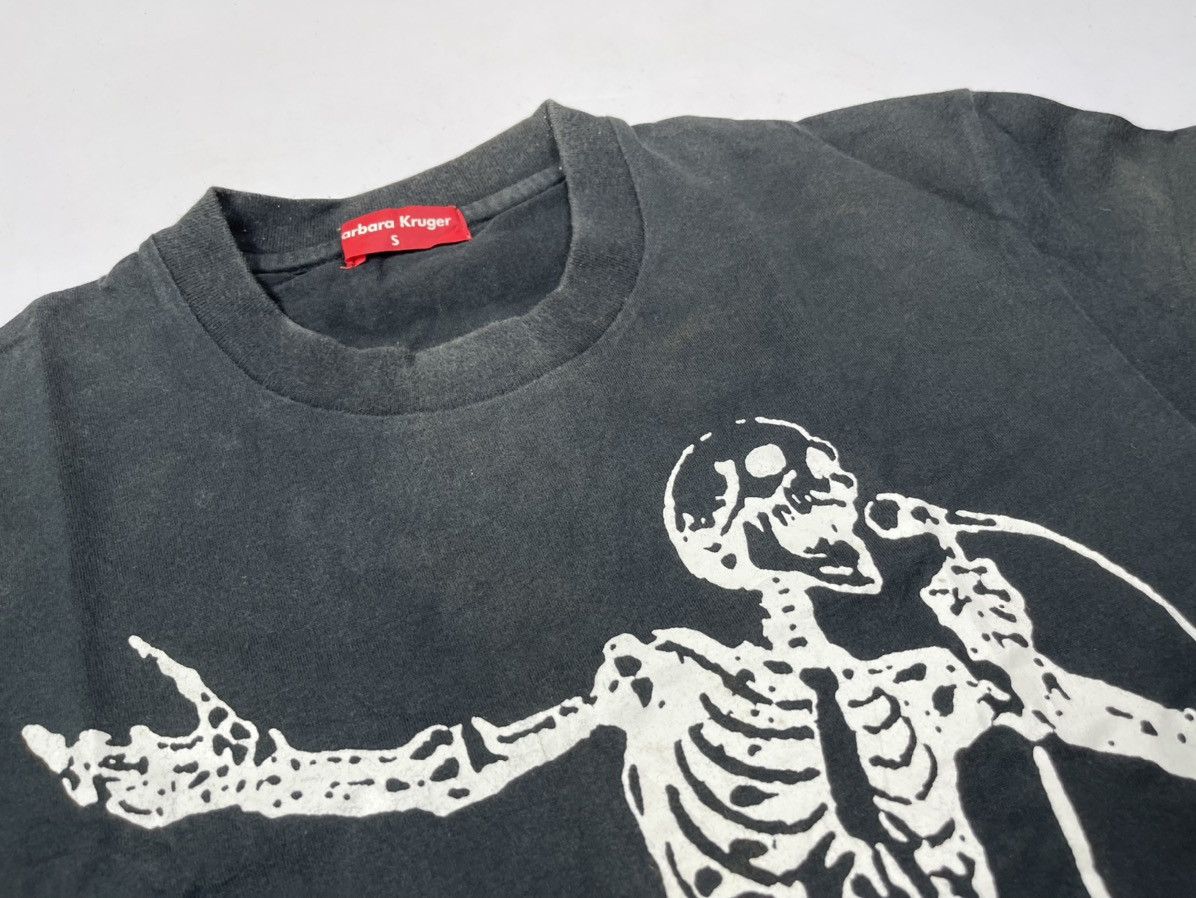 Barbara Kruger × Uniqlo uniqlo X barbara kruger who laugh last tee t shirt tc2 Size US S / EU 44-46 / 1 - 5 Thumbnail