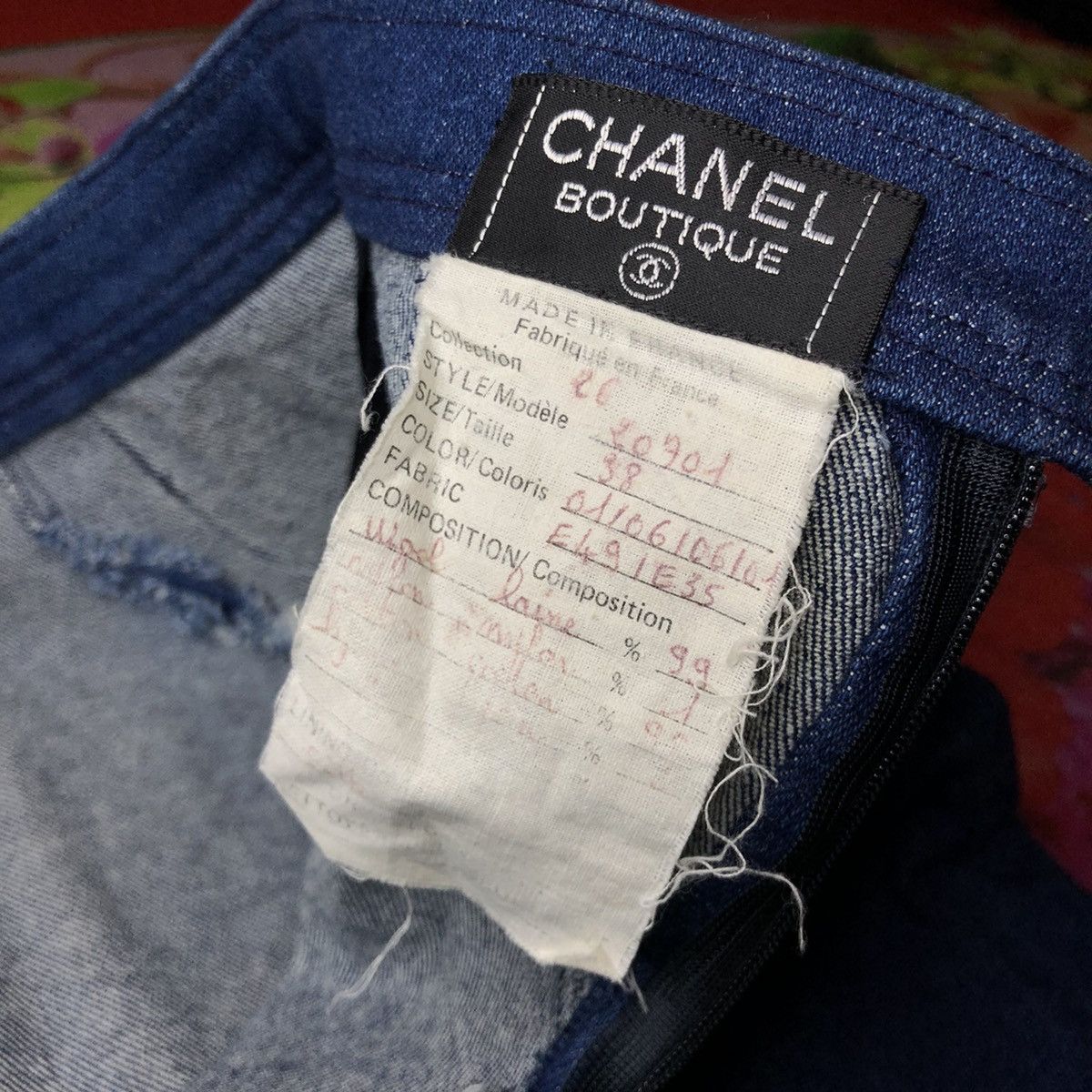 Chanel Vintage Archive Chanel Mini Skirt Signature Washing Tag Size 27" / US 4 / IT 40 - 5 Thumbnail