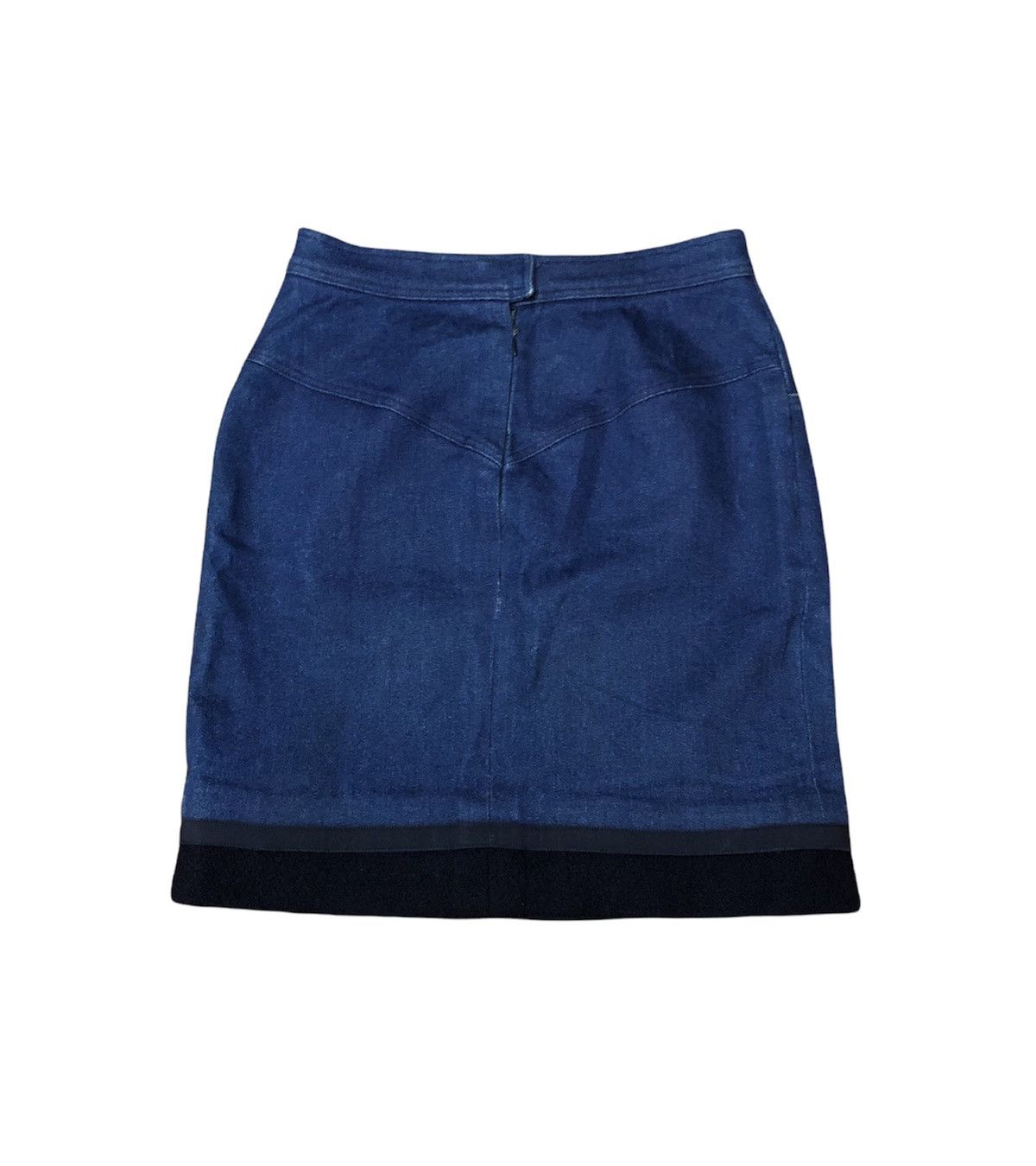 Chanel Vintage Archive Chanel Mini Skirt Signature Washing Tag Size 27" / US 4 / IT 40 - 3 Thumbnail