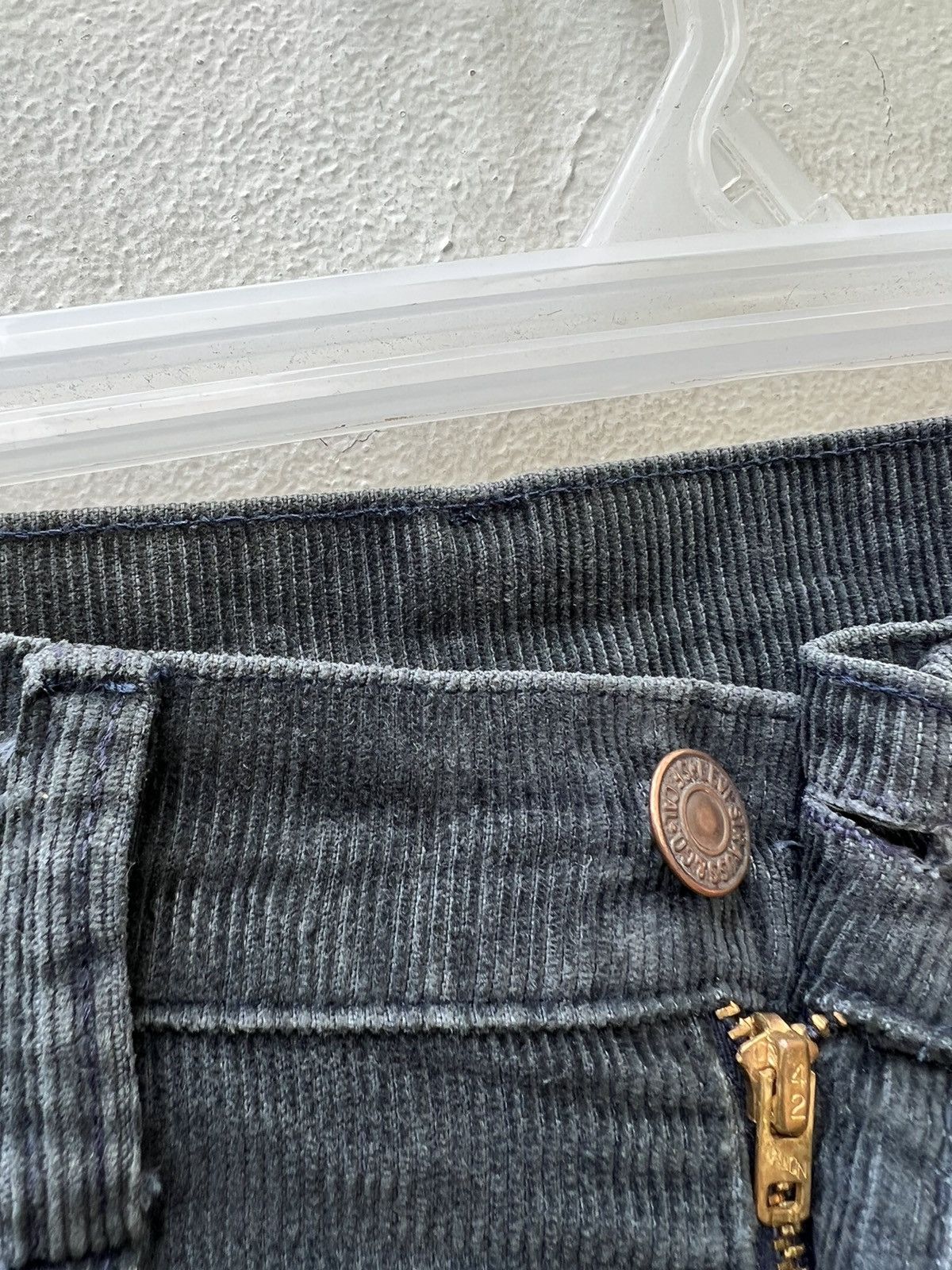 Levi's VTG 70s Levi’s 646 Talon 42 Zip Fade Black Flare Corduroy Size US 31 - 8 Thumbnail