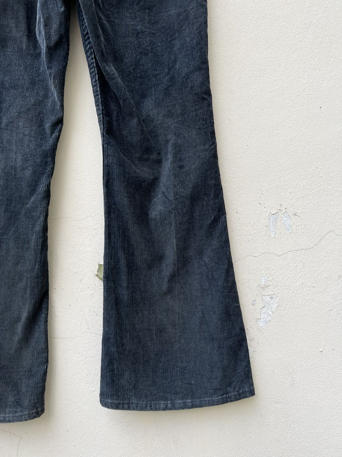 Levi's VTG 70s Levi’s 646 Talon 42 Zip Fade Black Flare Corduroy Size US 31 - 16 Thumbnail
