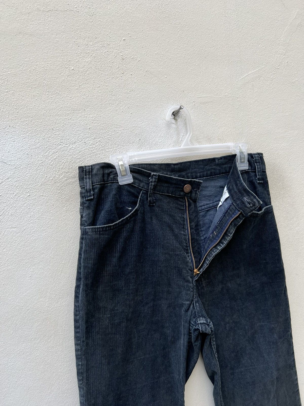 Levi's VTG 70s Levi’s 646 Talon 42 Zip Fade Black Flare Corduroy Size US 31 - 9 Thumbnail