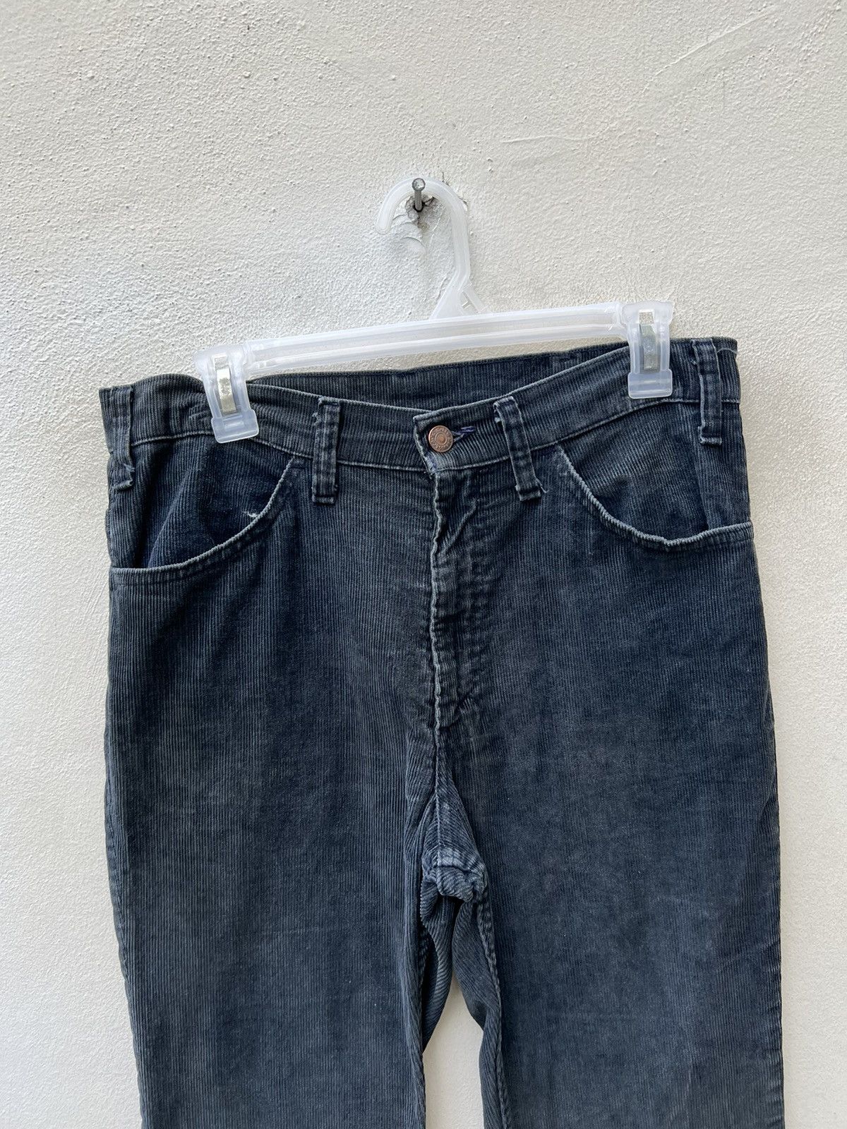 Levi's VTG 70s Levi’s 646 Talon 42 Zip Fade Black Flare Corduroy Size US 31 - 7 Thumbnail