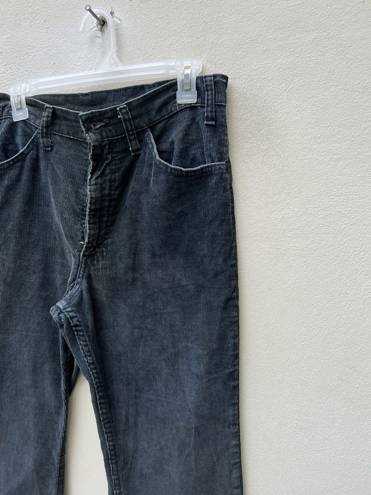 Levi's VTG 70s Levi’s 646 Talon 42 Zip Fade Black Flare Corduroy Size US 31 - 11 Thumbnail
