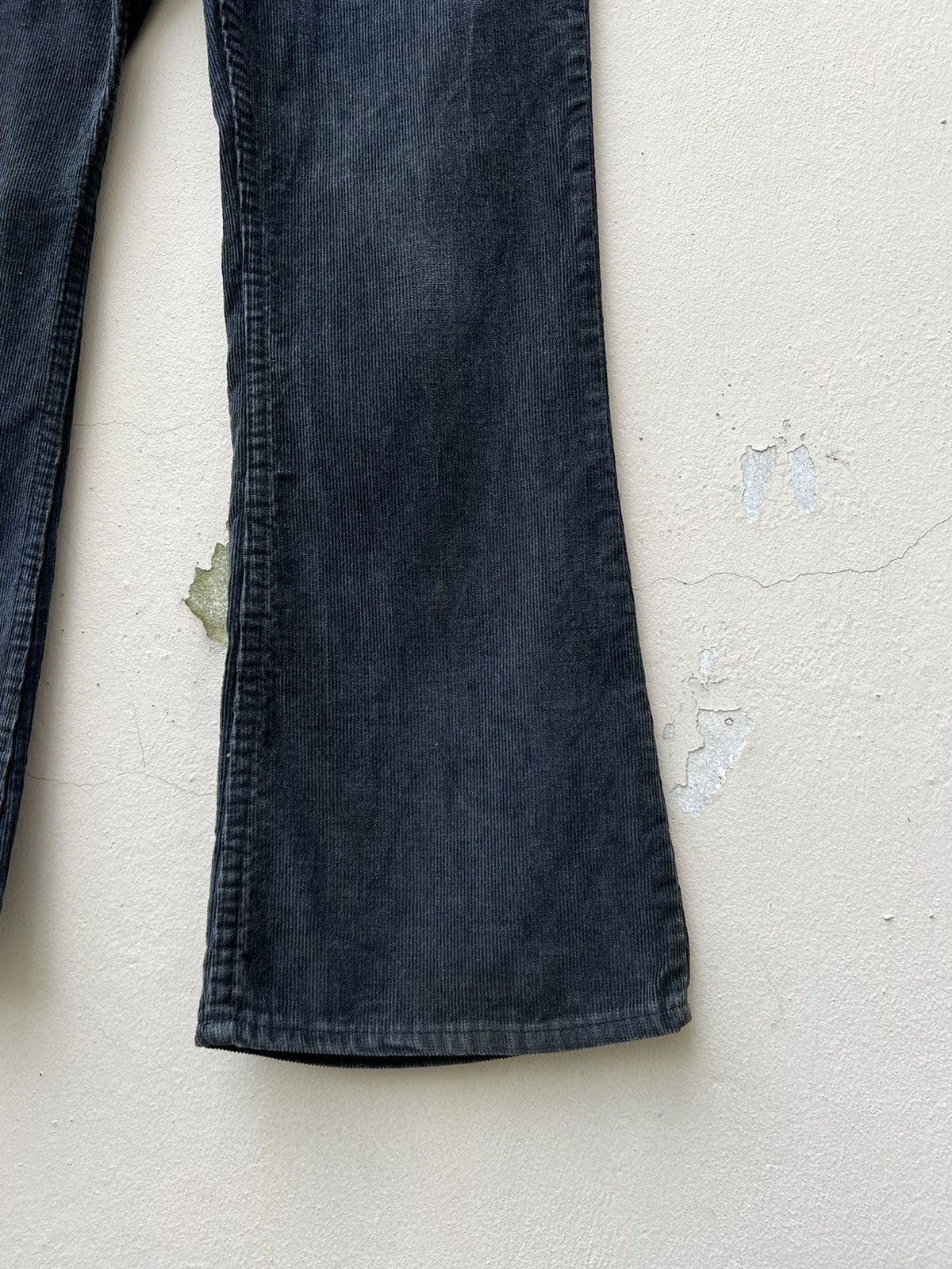 Levi's VTG 70s Levi’s 646 Talon 42 Zip Fade Black Flare Corduroy Size US 31 - 12 Thumbnail
