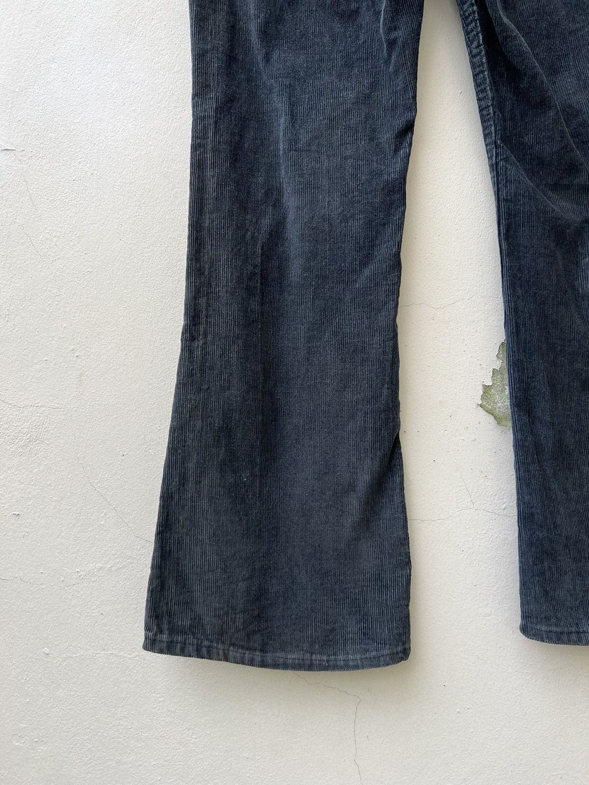 Levi's VTG 70s Levi’s 646 Talon 42 Zip Fade Black Flare Corduroy Size US 31 - 15 Thumbnail