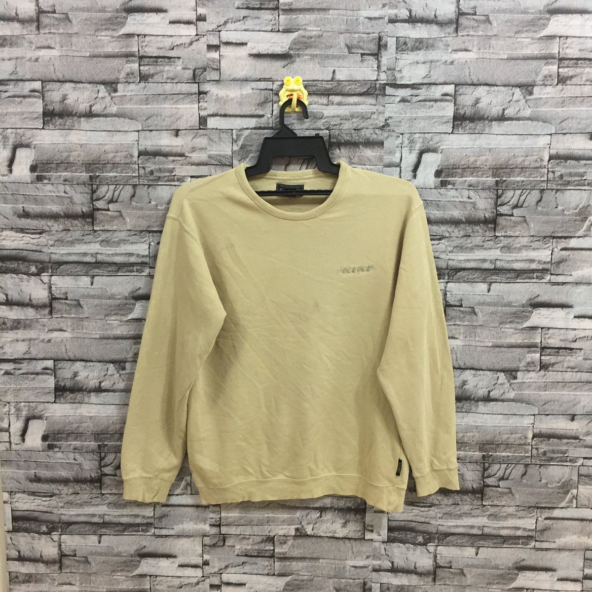Japanese Brand Vintage KIKI SURFBOARD sweatshirt spell out size L fit M Size US M / EU 48-50 / 2 - 1 Thumbnail