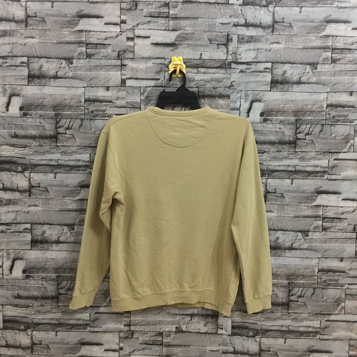 Japanese Brand Vintage KIKI SURFBOARD sweatshirt spell out size L fit M Size US M / EU 48-50 / 2 - 6 Thumbnail