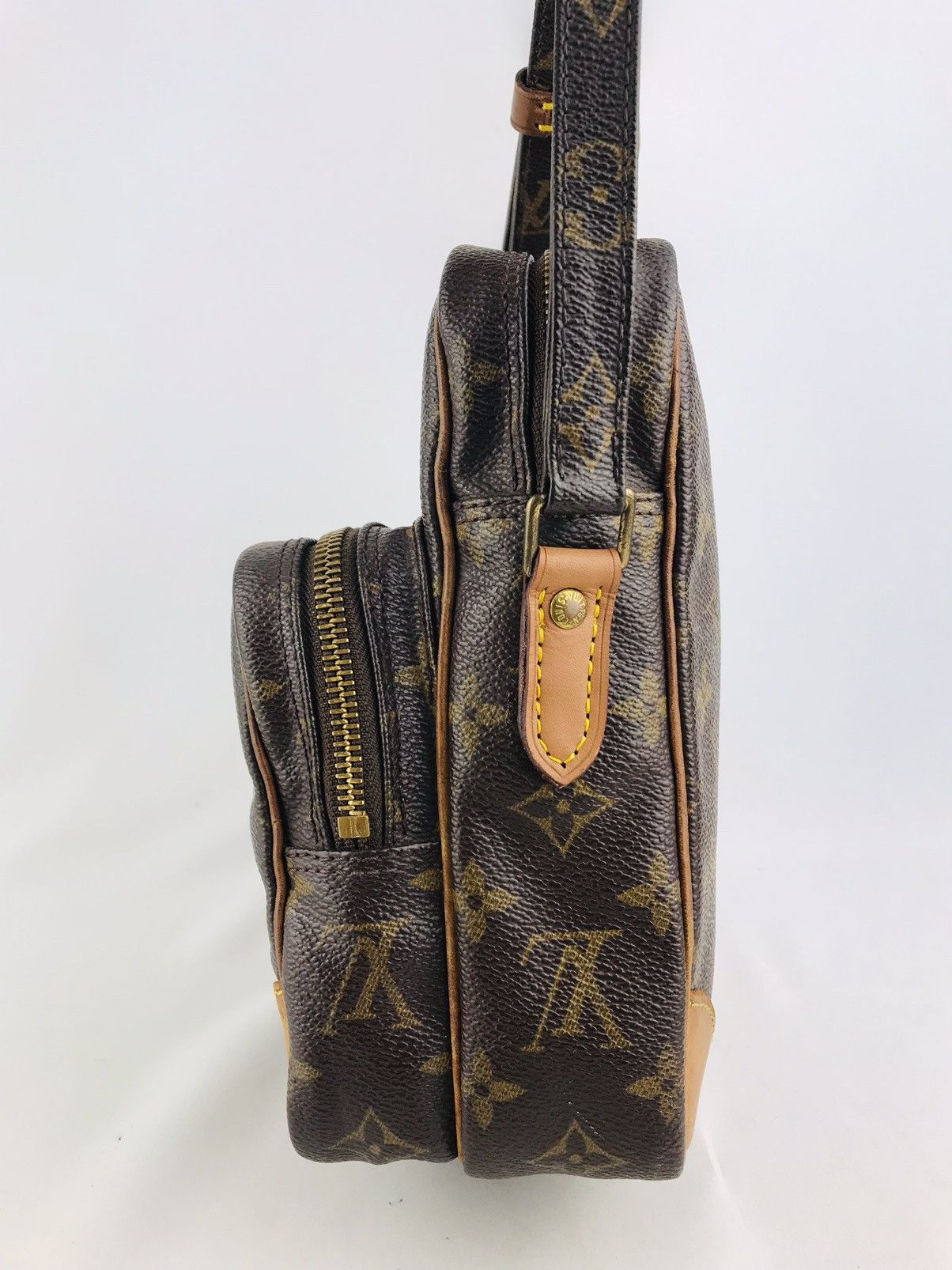 Louis Vuitton ❌Last Drop❌Authentic Louis vuitton Amazon Shoulderbag Size ONE SIZE - 8 Thumbnail