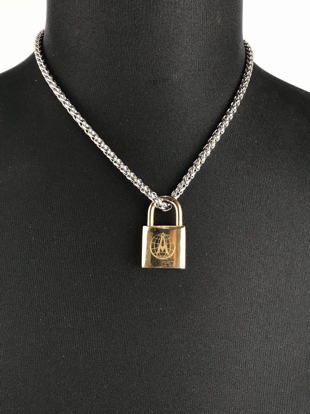 Alviero Martini × Jewelry ❌Last Drop❌ Alviero Martini Padlock Pendant Necklace chain Size ONE SIZE - 1 Thumbnail